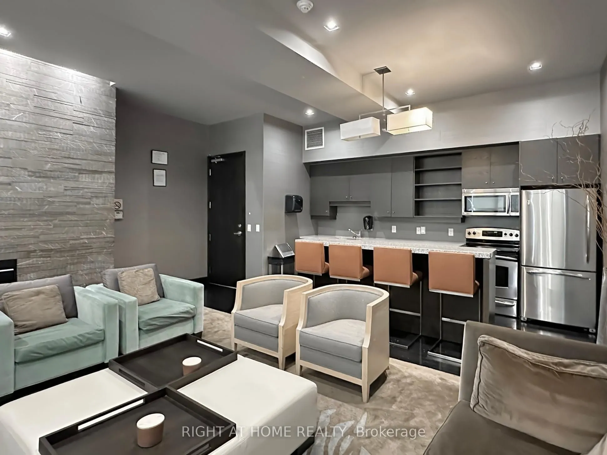 21 Scollard Street, #207