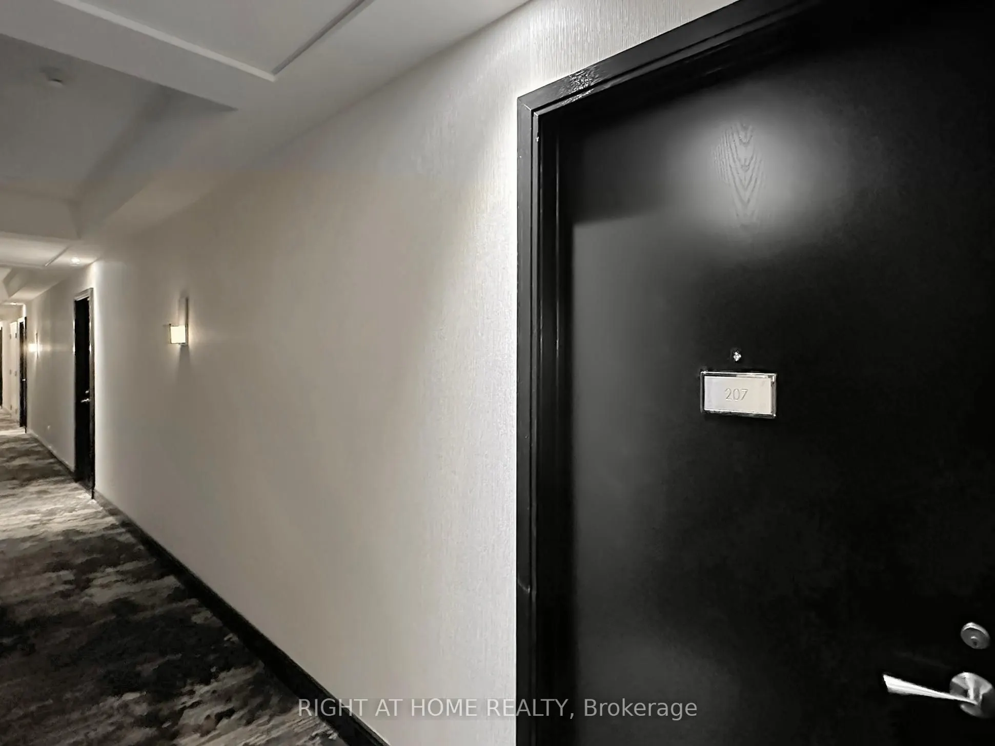 21 Scollard Street, #207