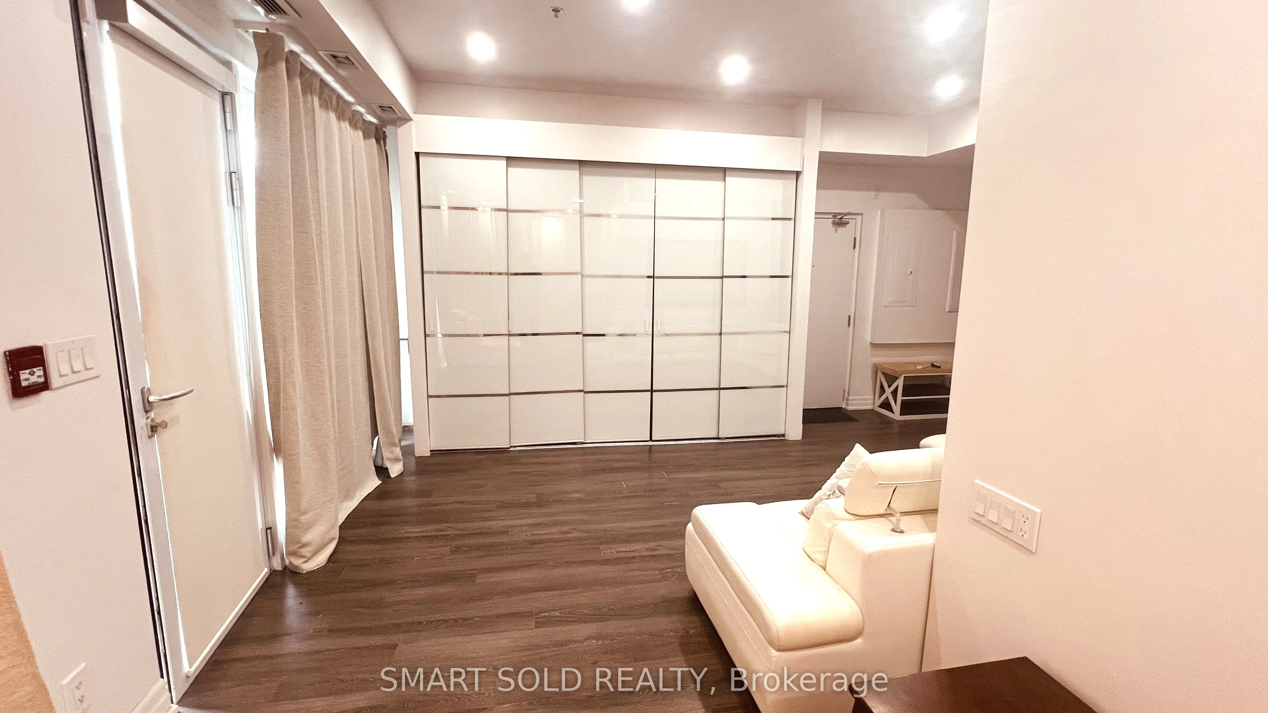 722 Sheppard Avenue W, #4