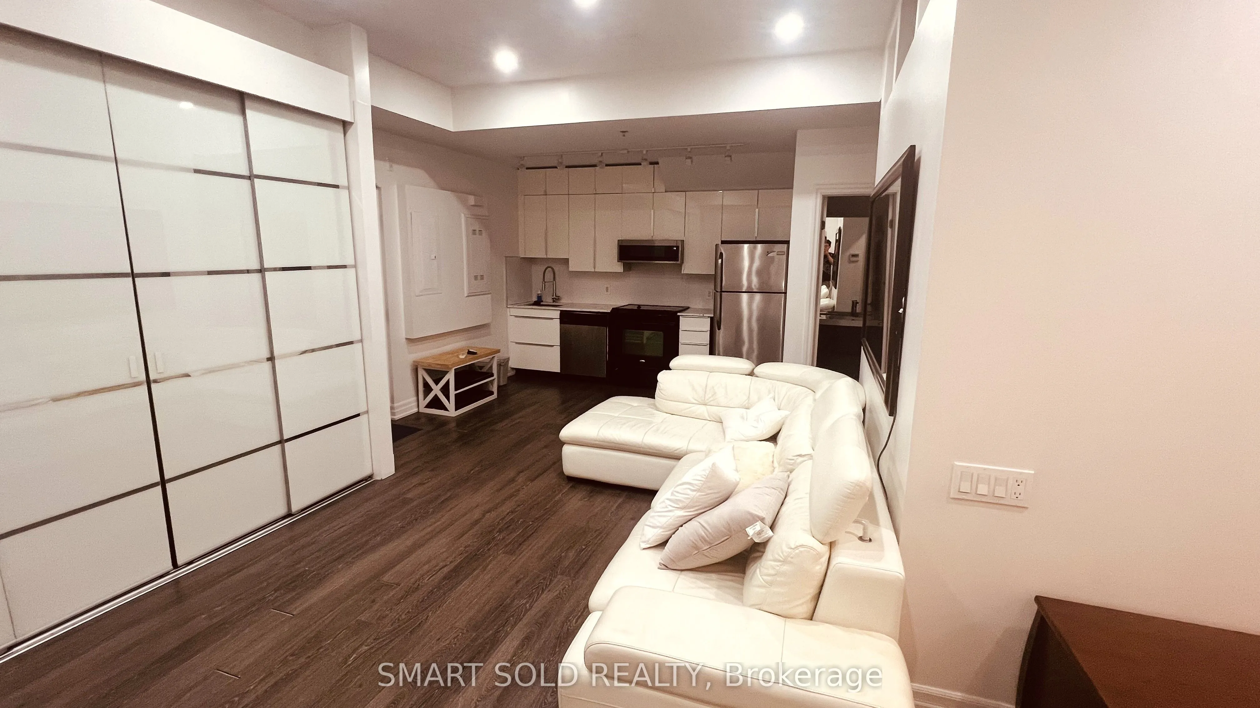 722 Sheppard Avenue W, #4