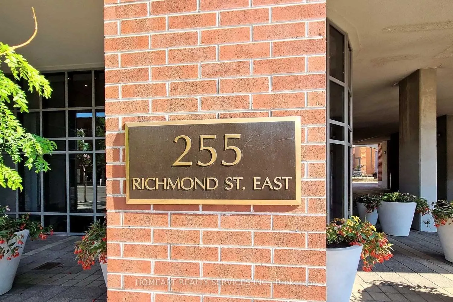 255 Richmond Street E, #404