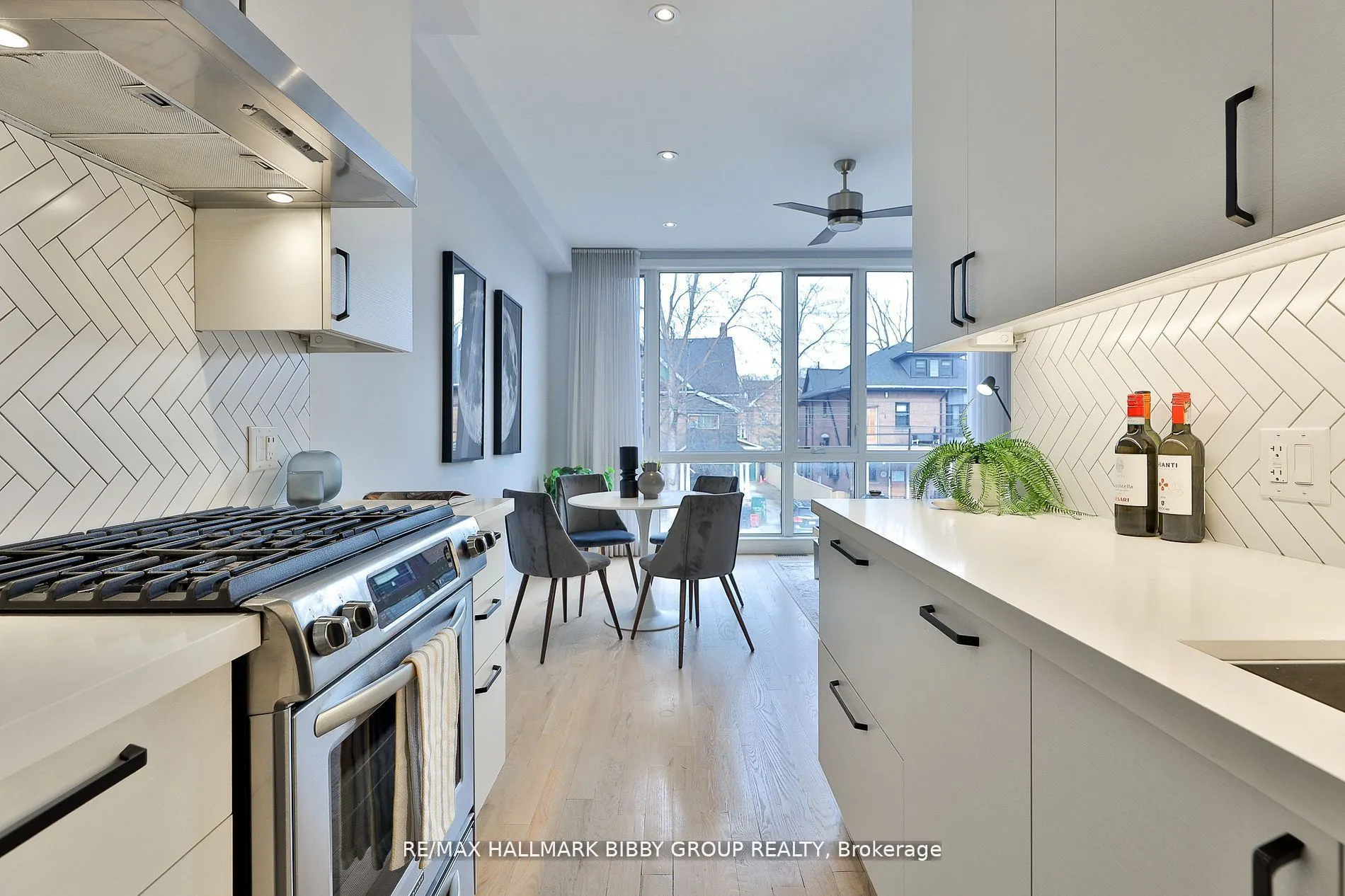 126 Spadina Road, #4