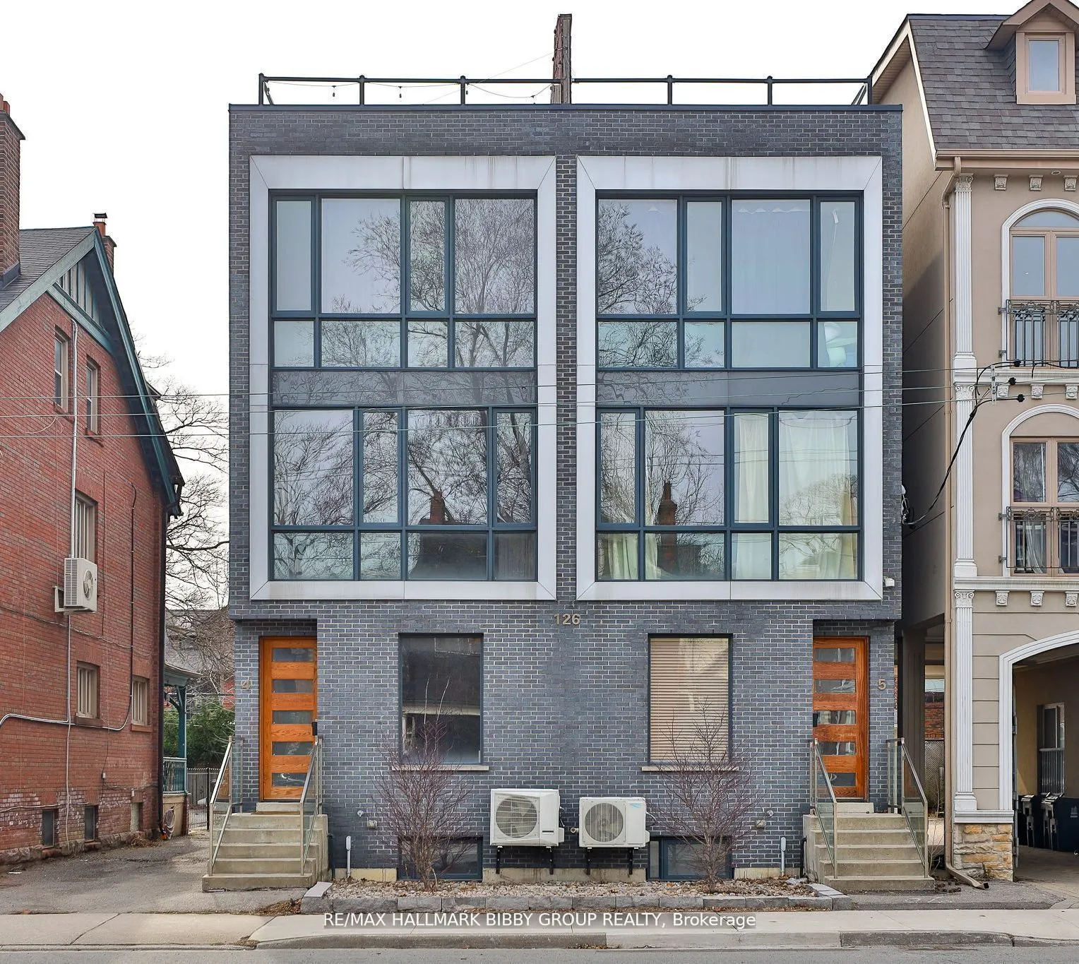 126 Spadina Road, #4