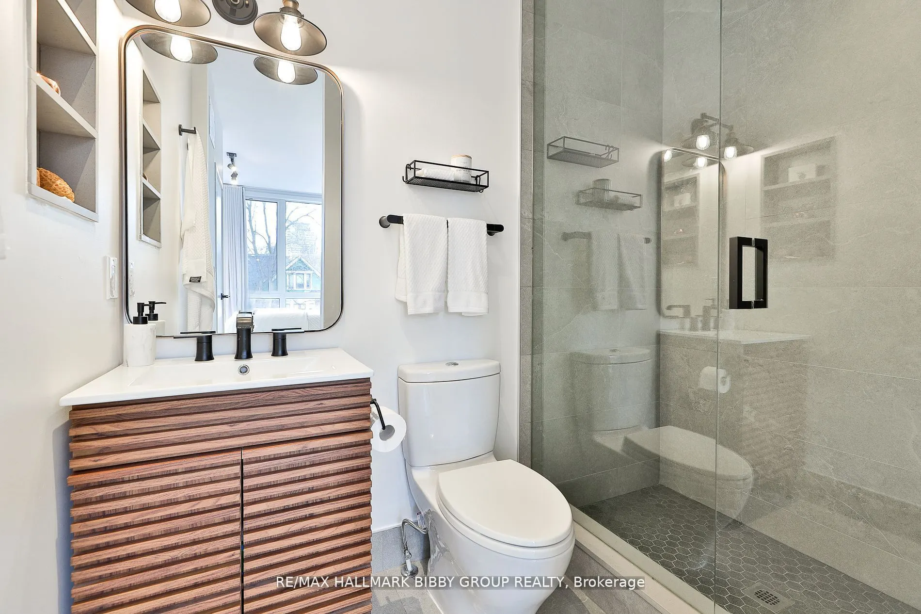 126 Spadina Road, #4