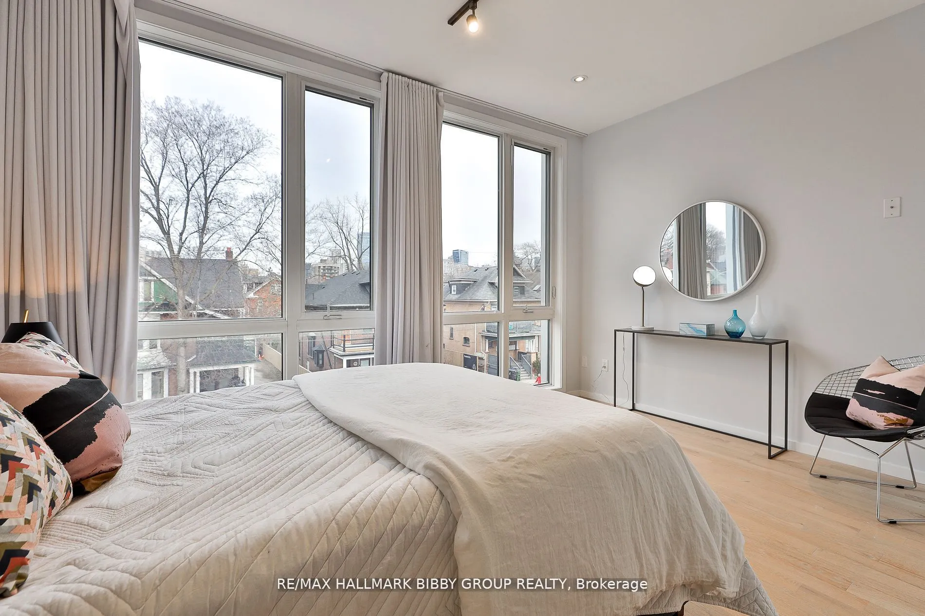 126 Spadina Road, #4