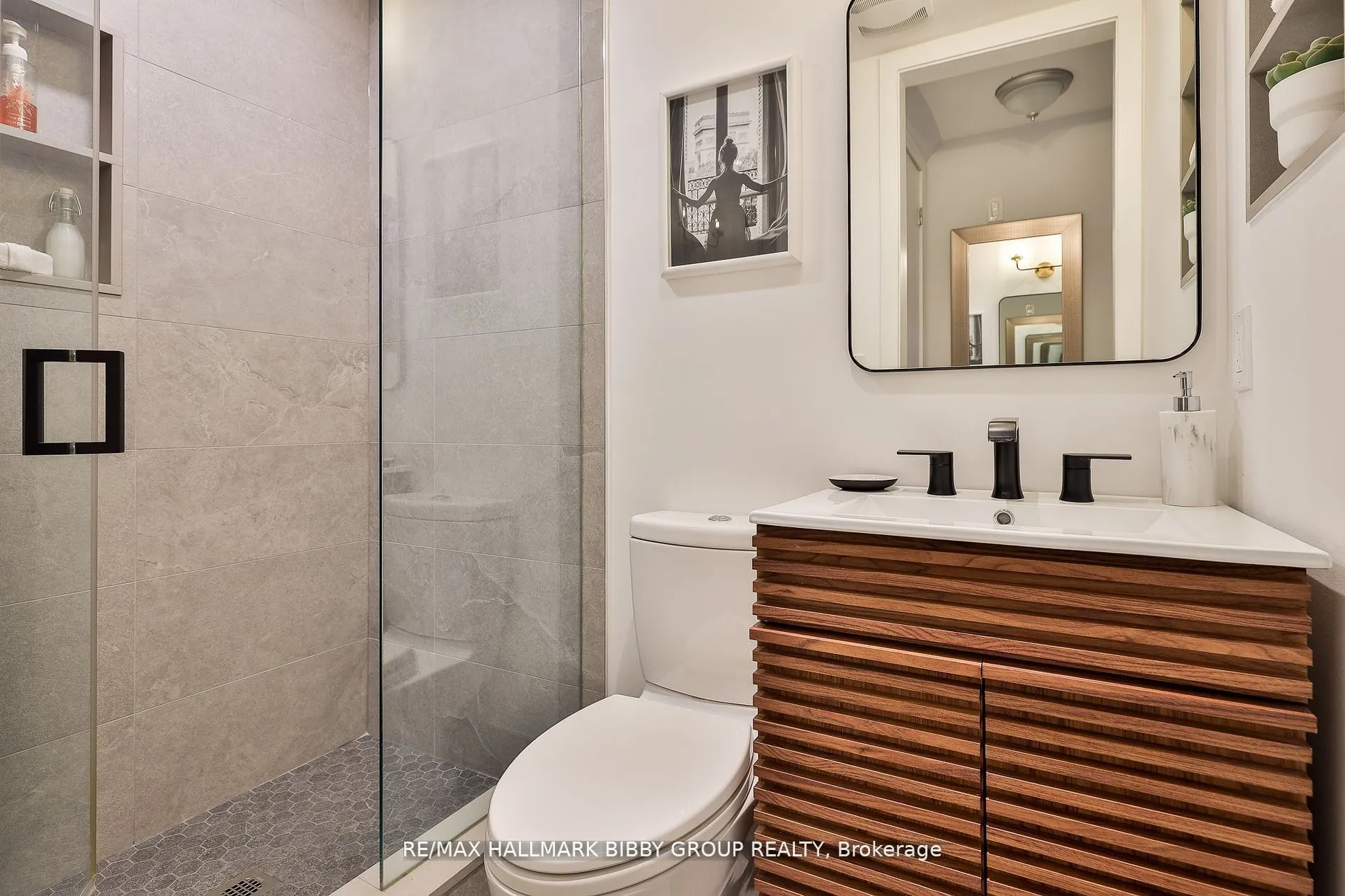126 Spadina Road, #4