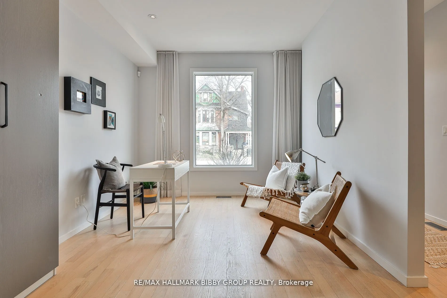 126 Spadina Road, #4