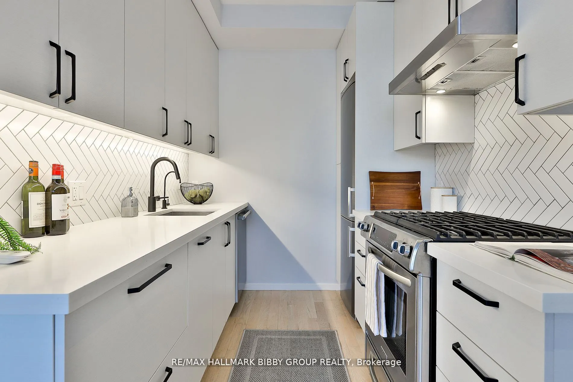 126 Spadina Road, #4