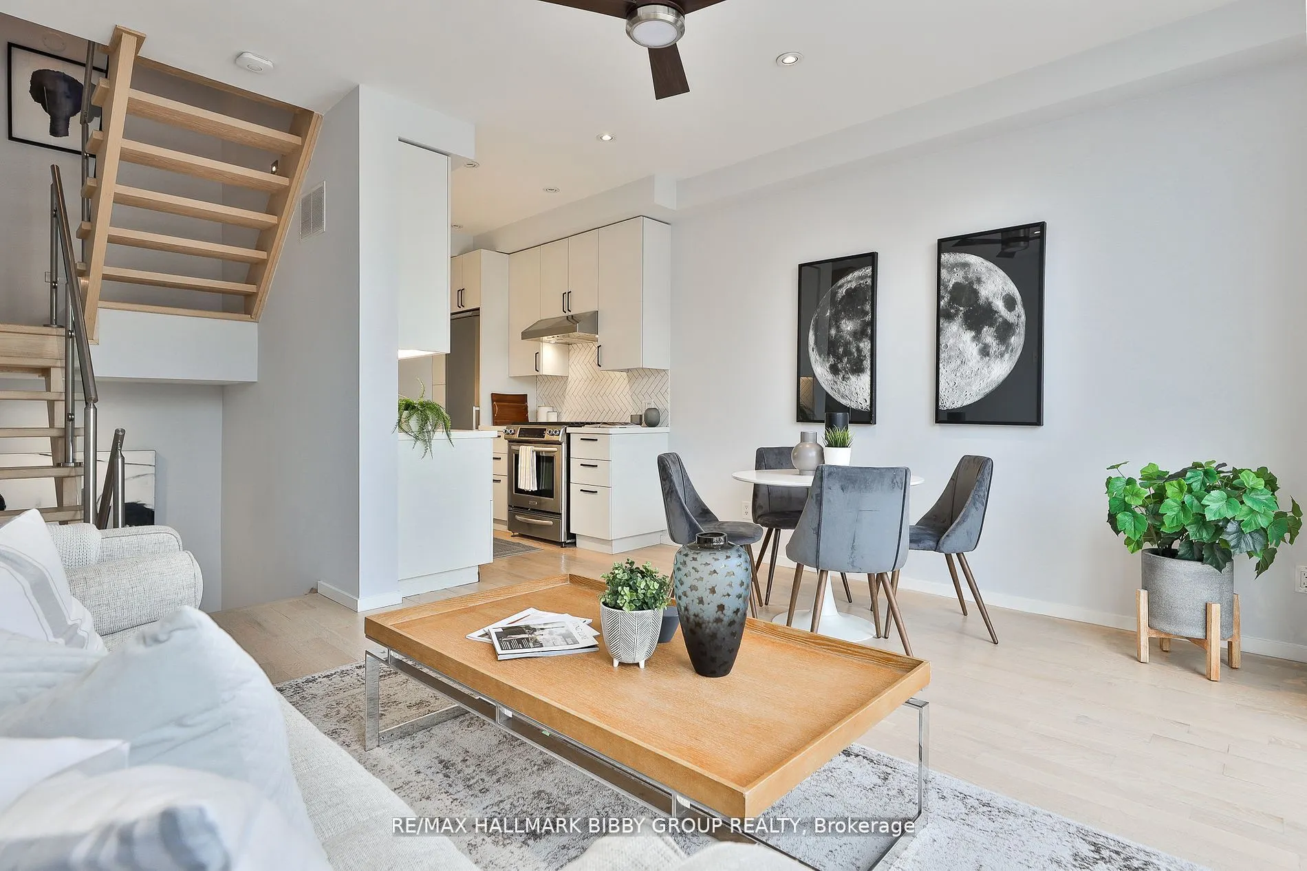 126 Spadina Road, #4