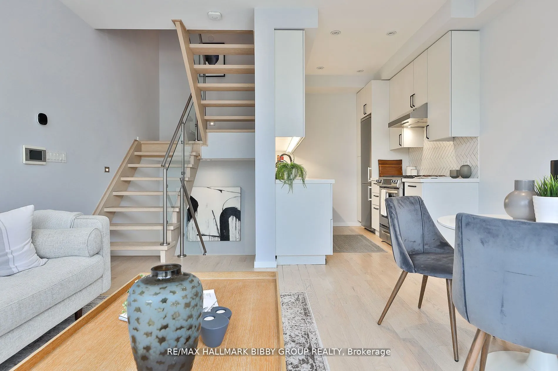 126 Spadina Road, #4