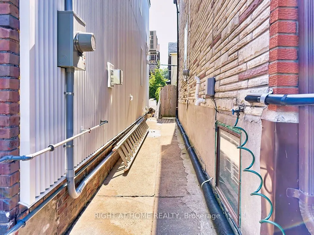 132 Bellwoods Avenue