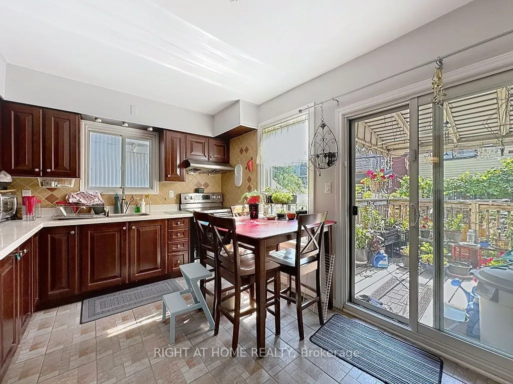 132 Bellwoods Avenue