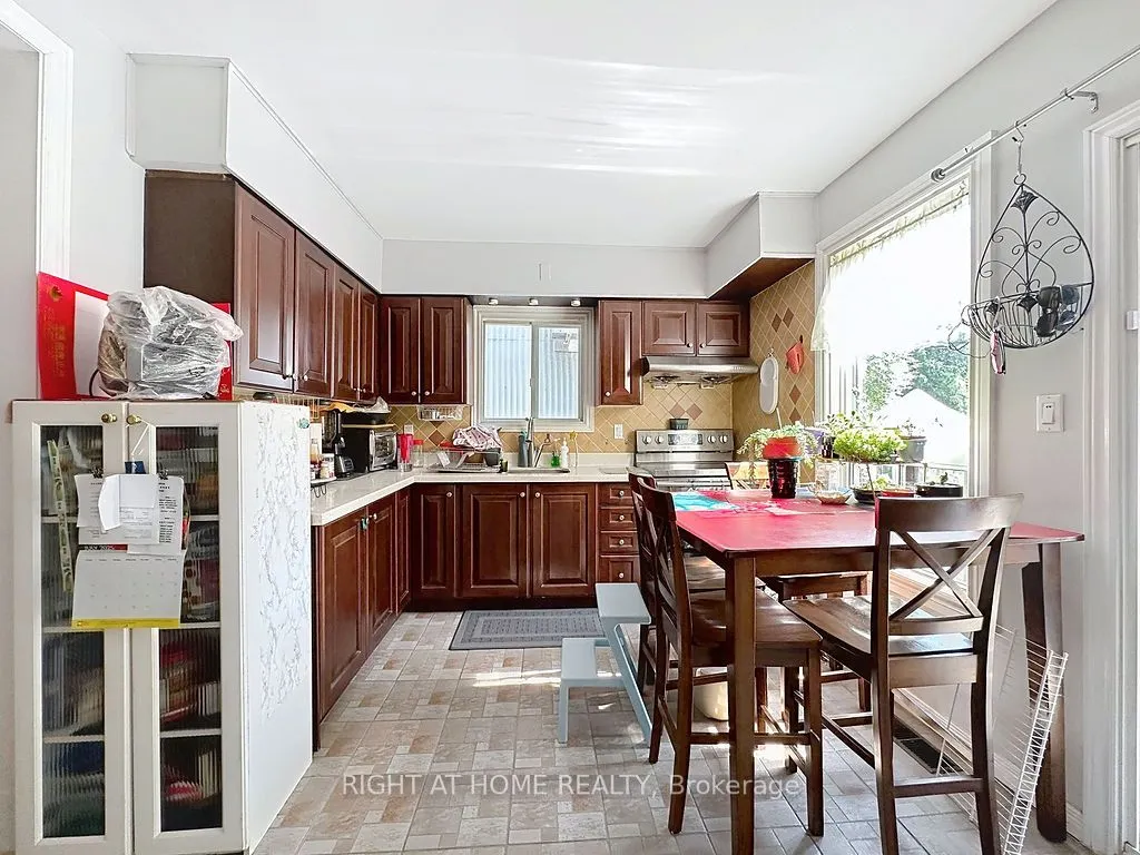 132 Bellwoods Avenue