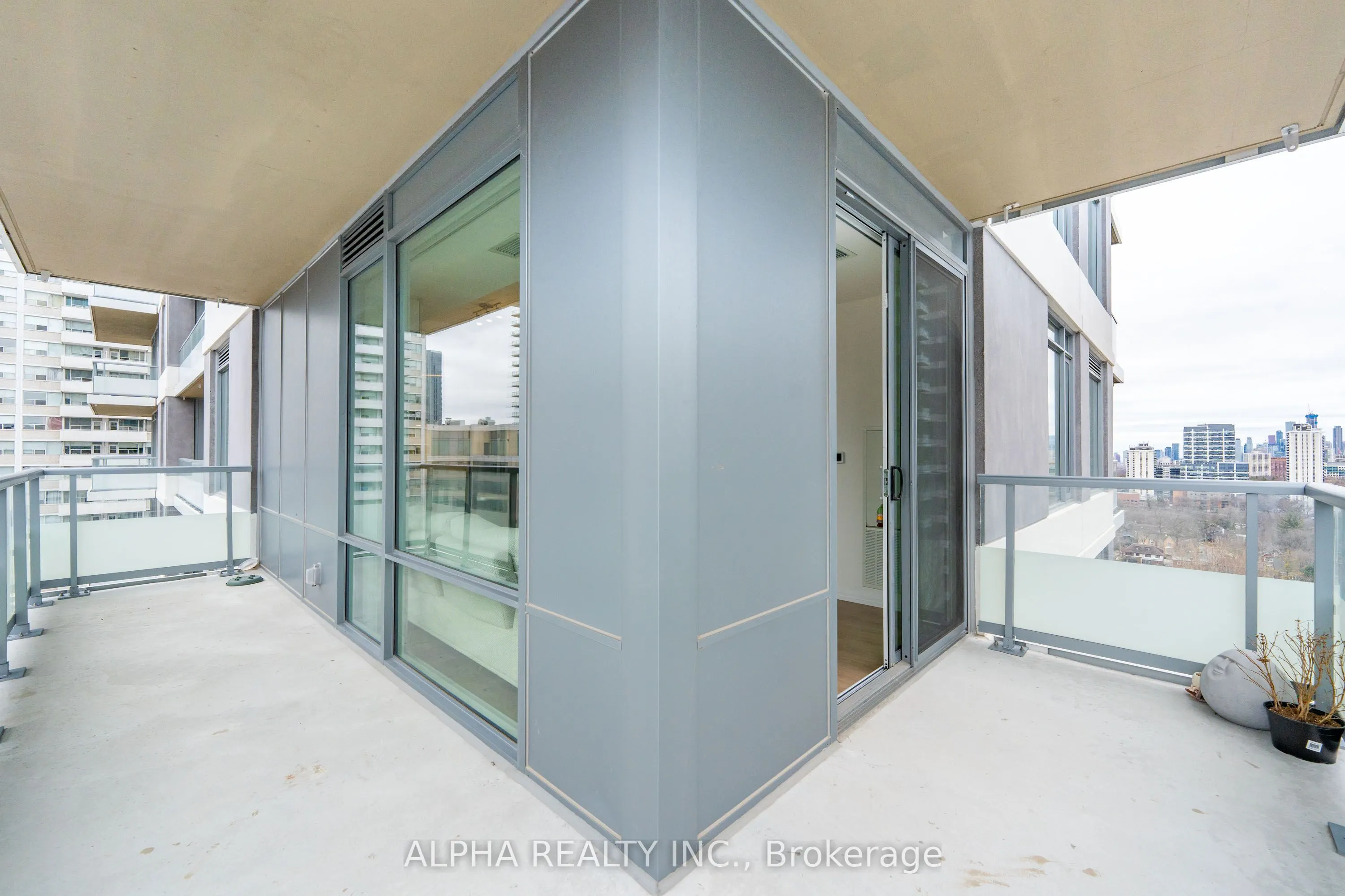 50 Dunfield Ave Avenue, #2017