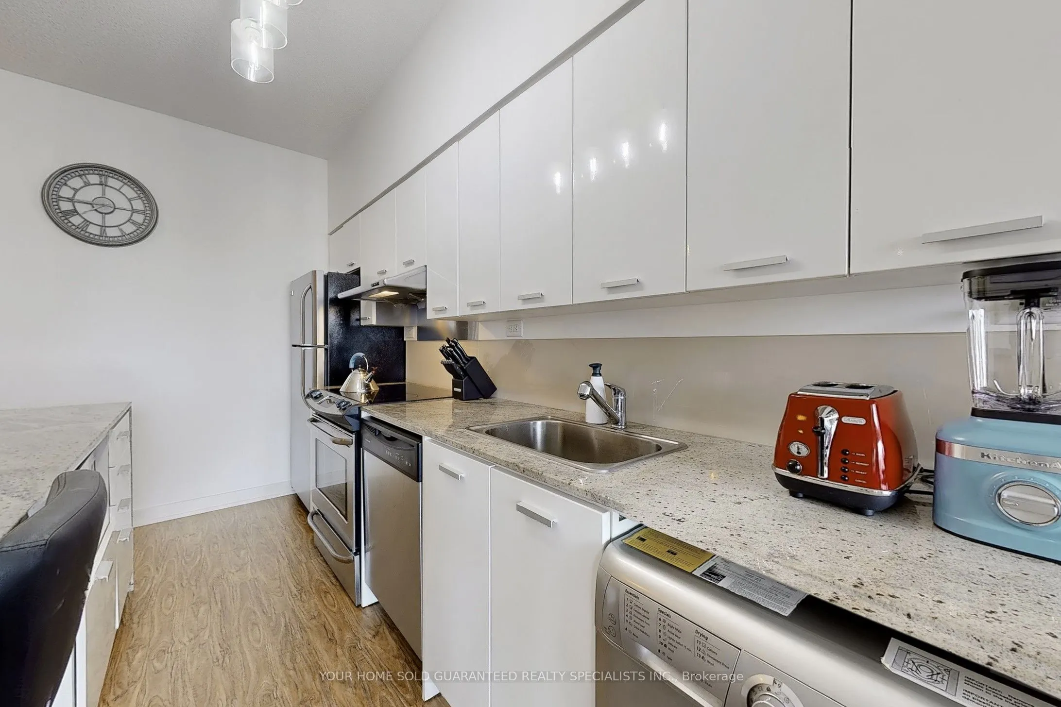 33 Singer Court, #1907