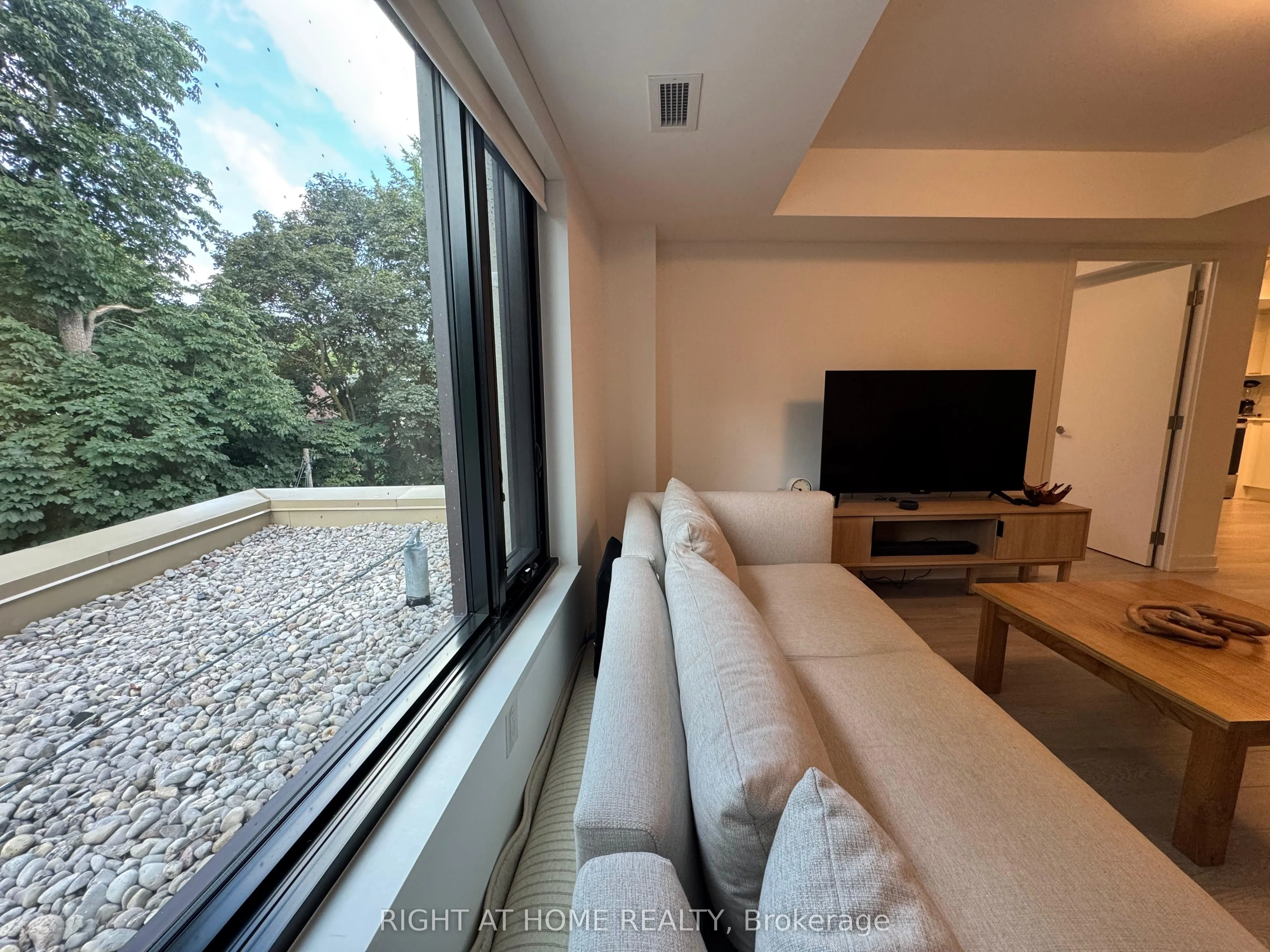 3 Strathgowan Avenue, #318