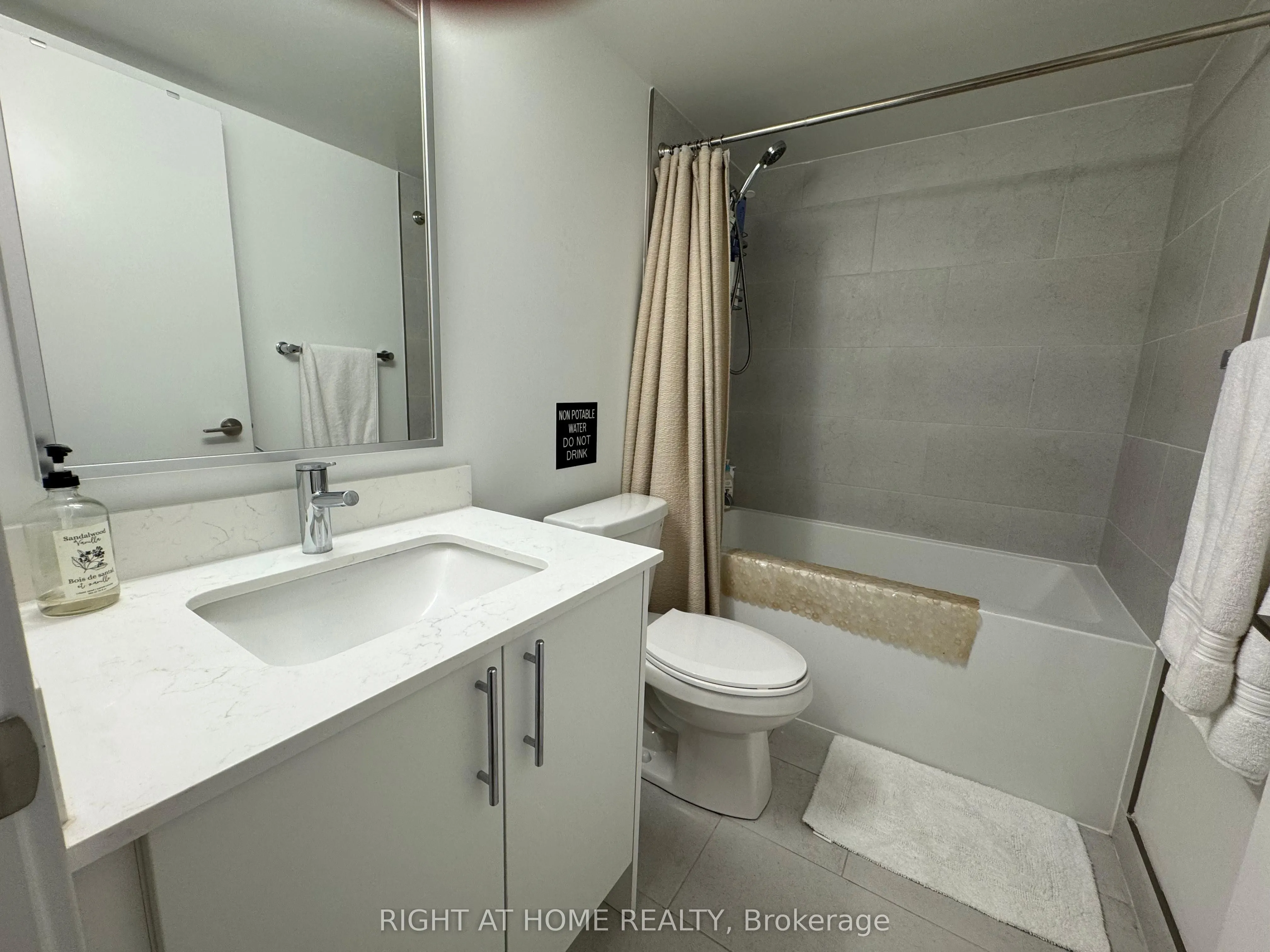 3 Strathgowan Avenue, #318