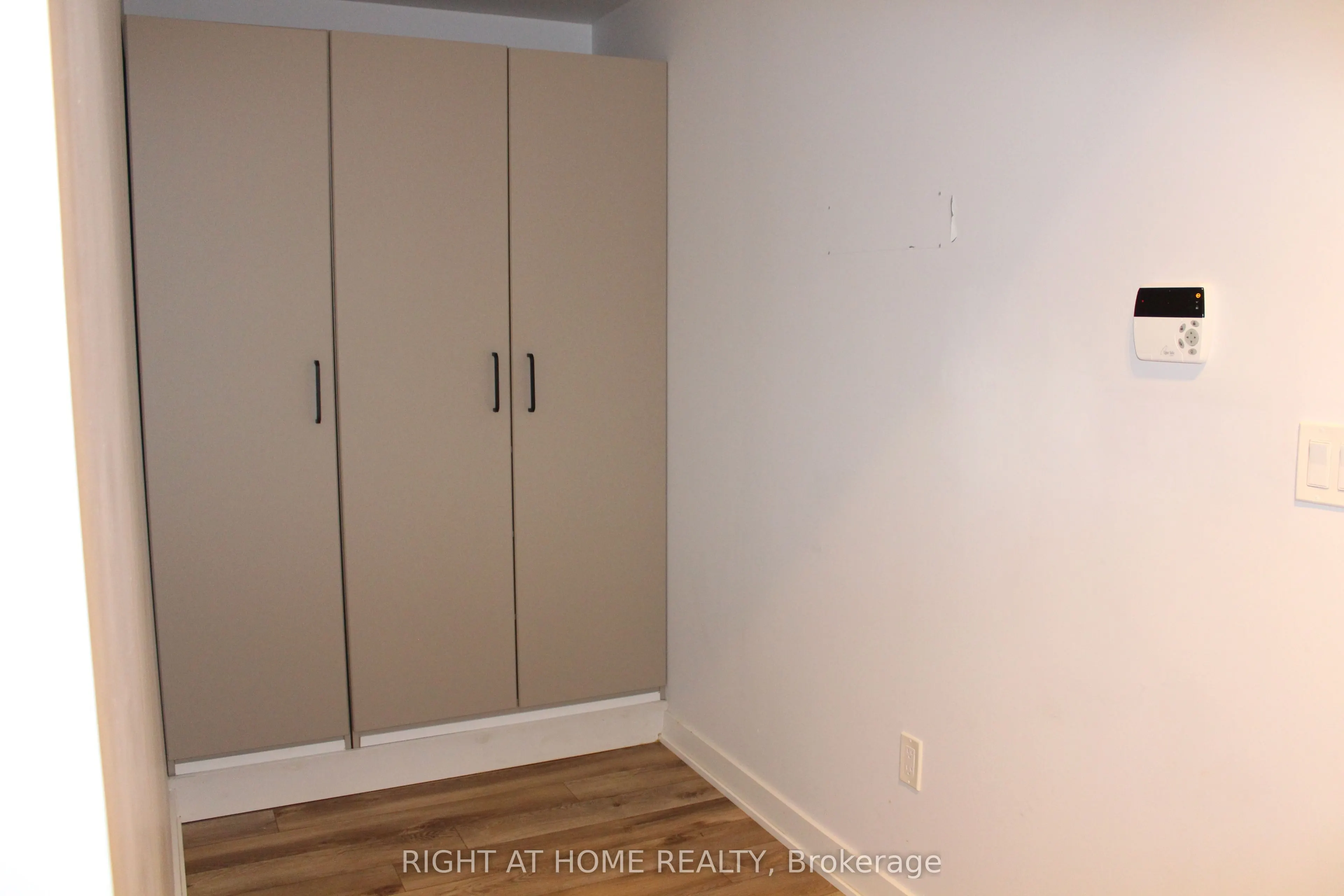 106 Dovercourt Road W, #209