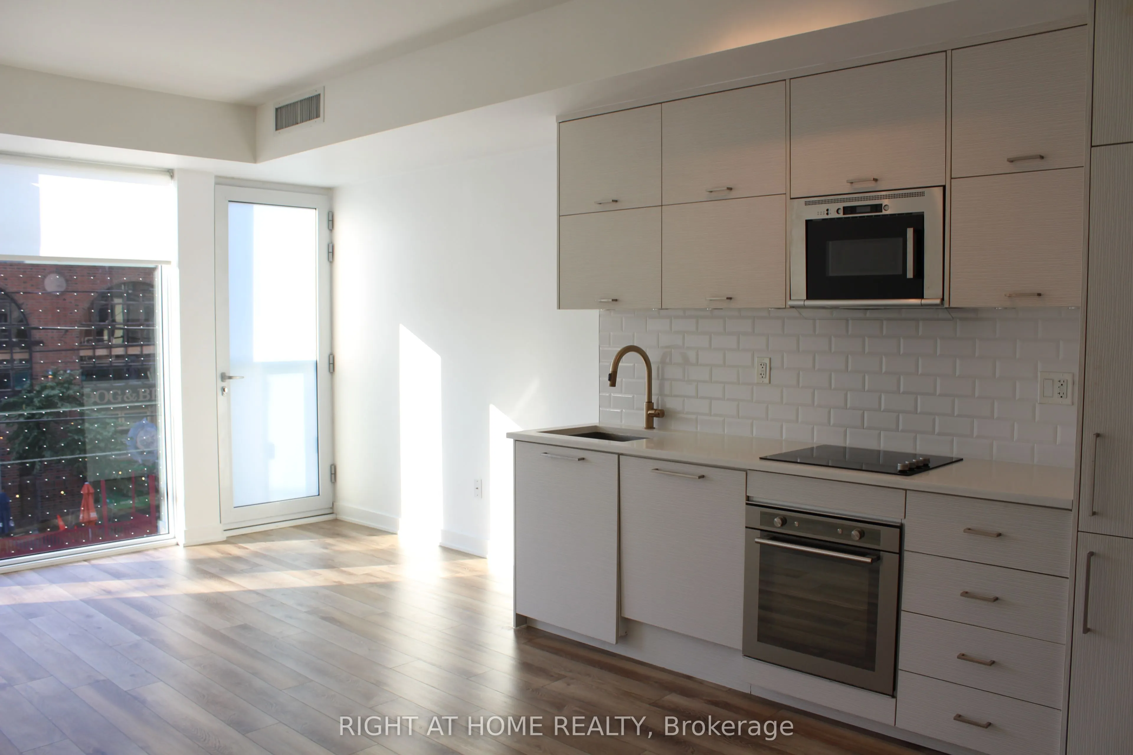 106 Dovercourt Road W, #209
