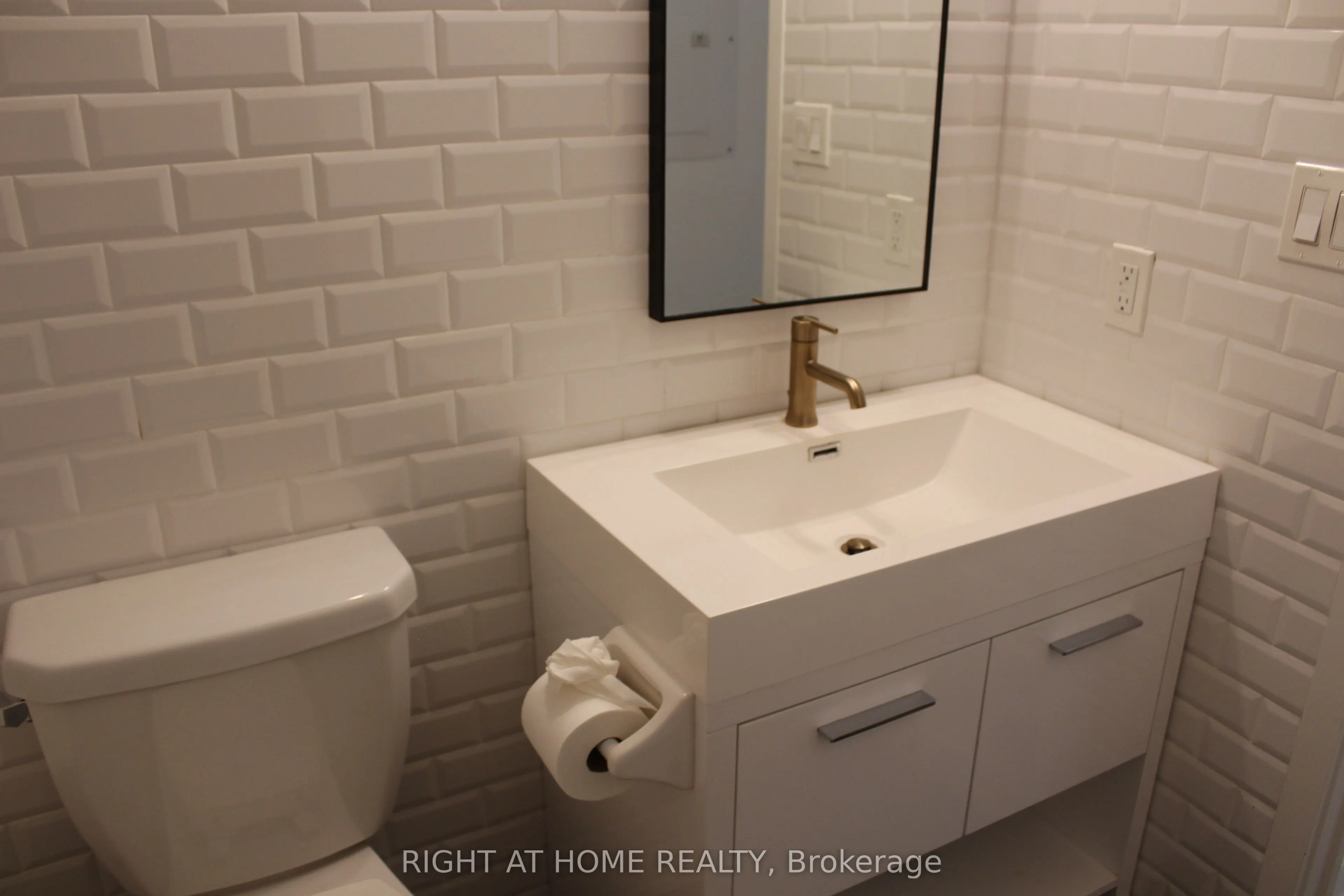 106 Dovercourt Road W, #209