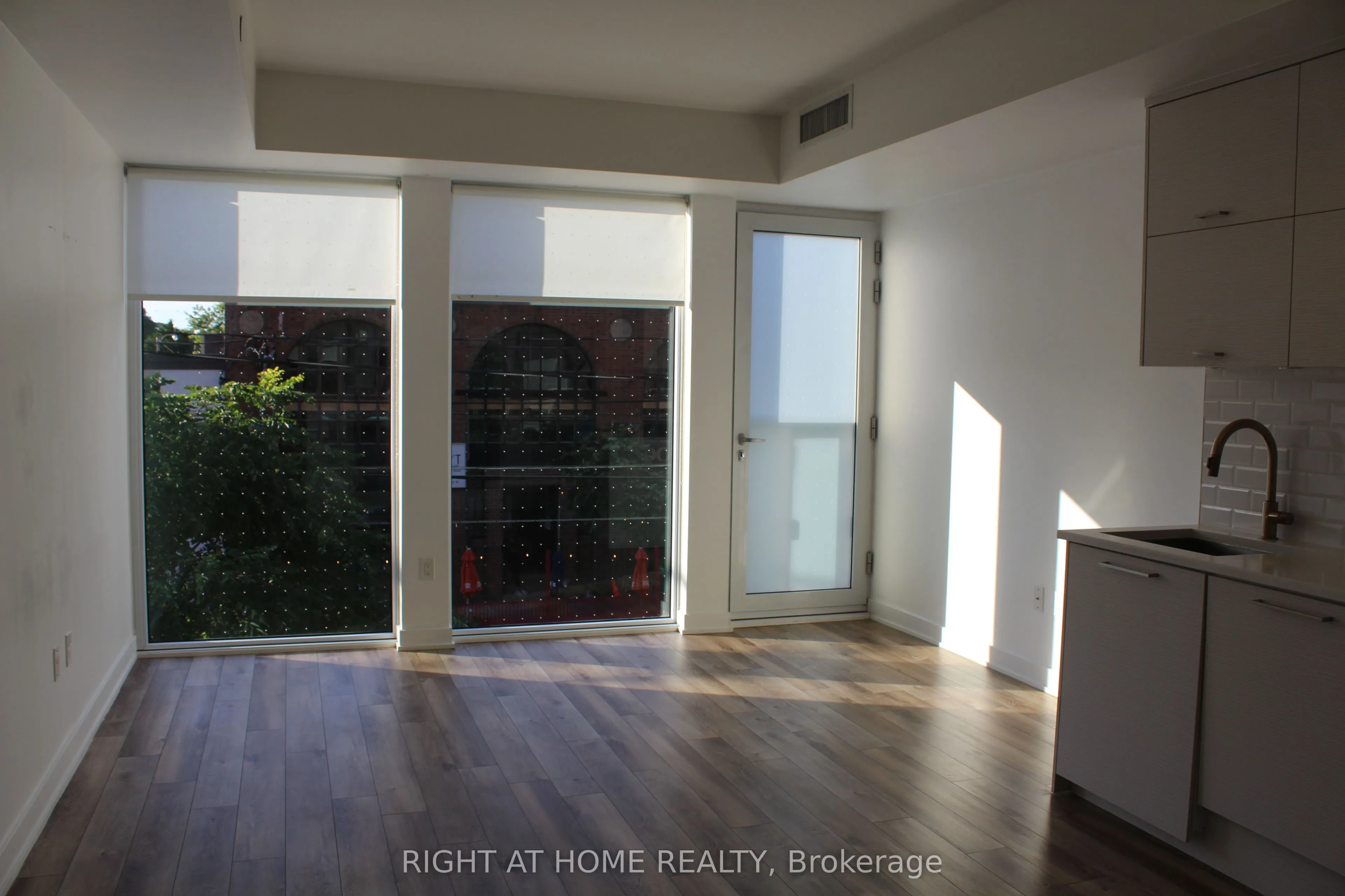 106 Dovercourt Road W, #209