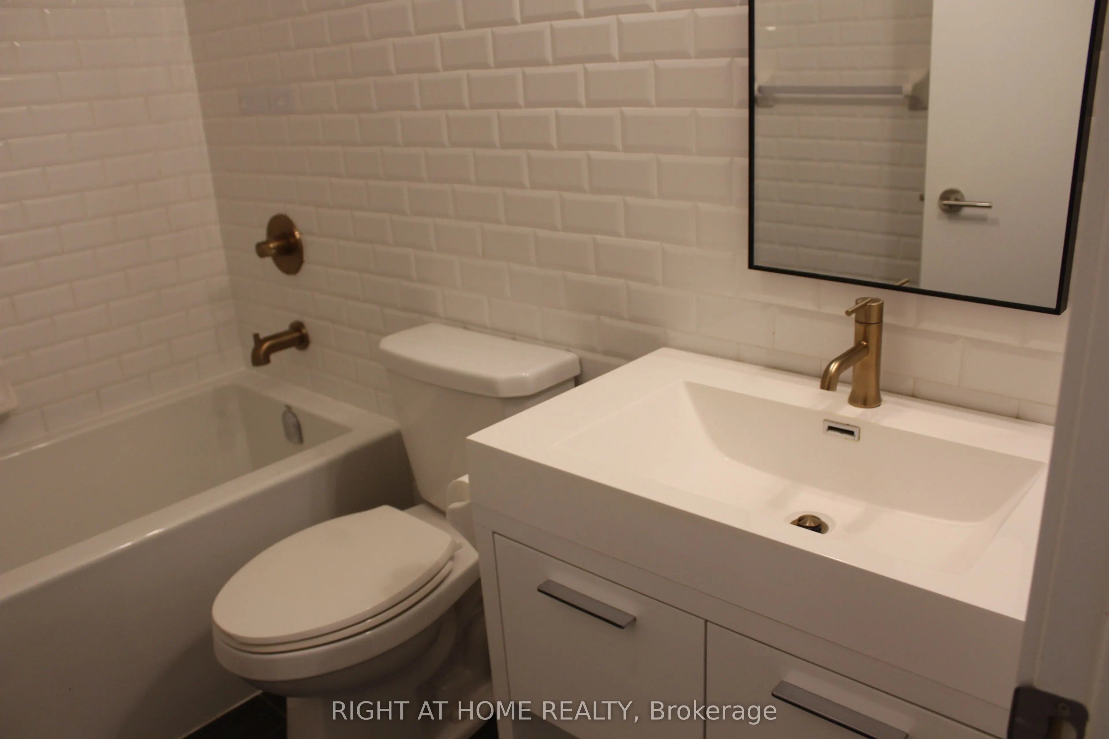 106 Dovercourt Road W, #209