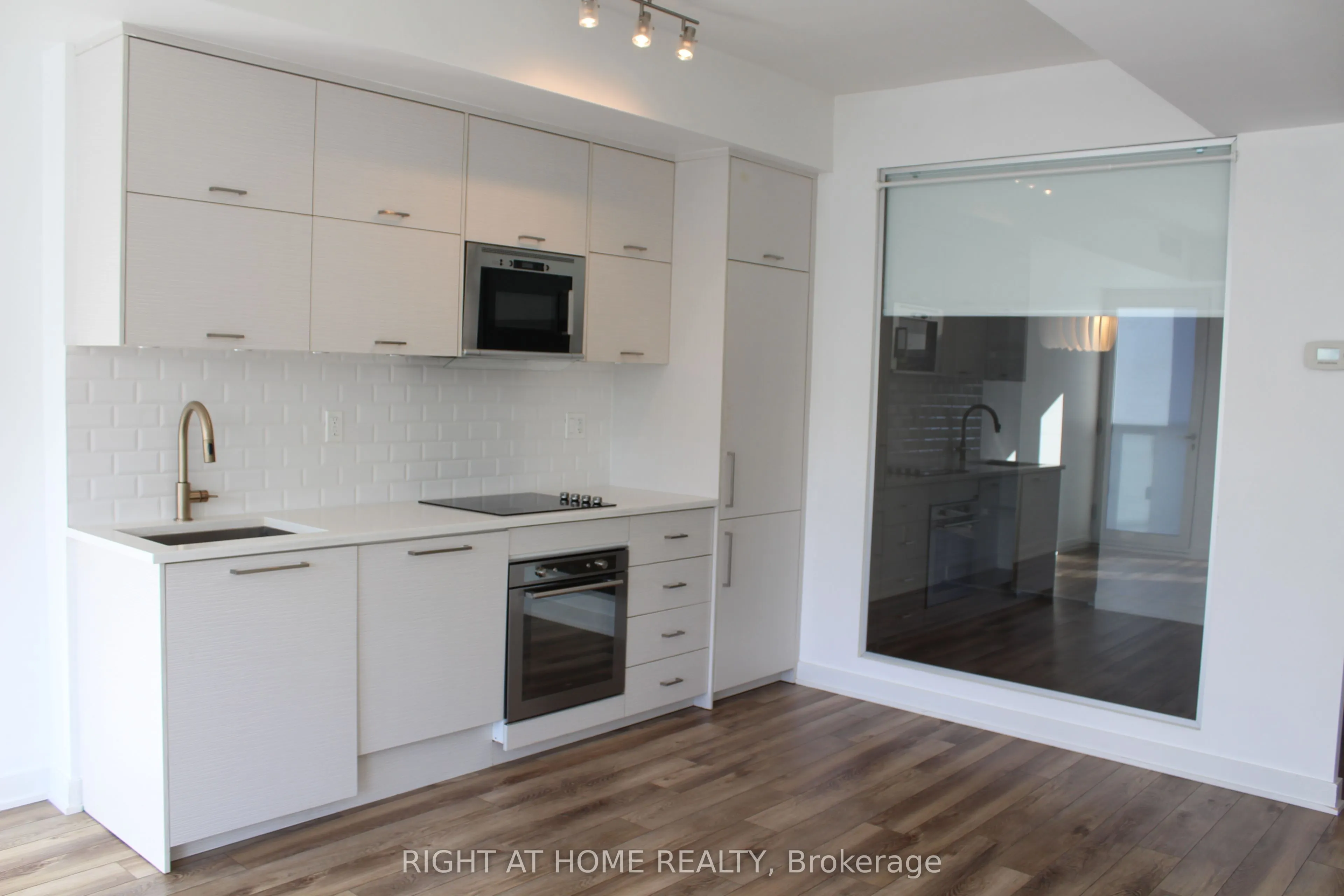 106 Dovercourt Road W, #209