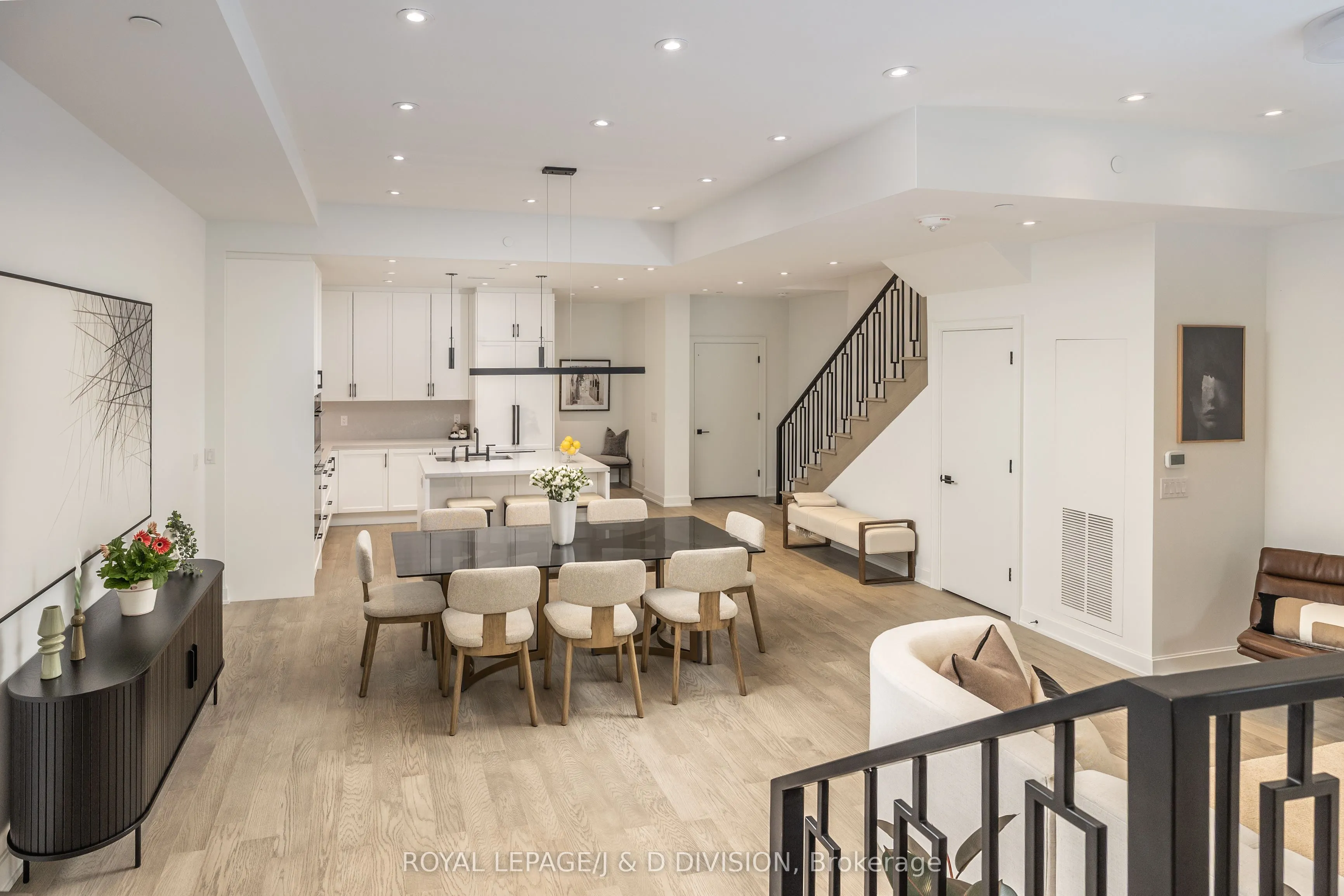 1 Strathgowan Avenue, #TH2