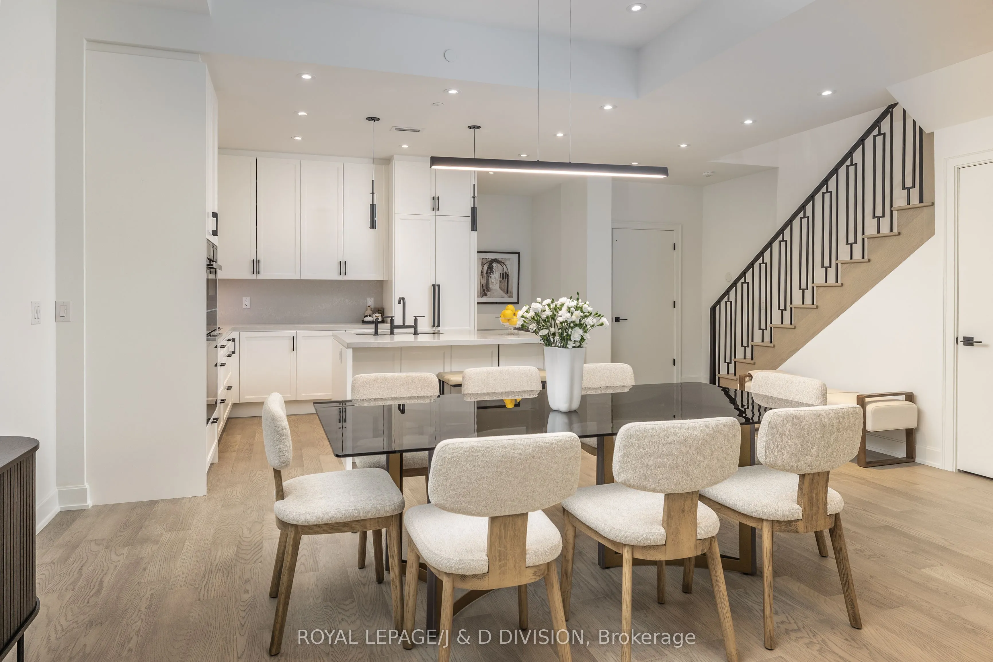 1 Strathgowan Avenue, #TH2