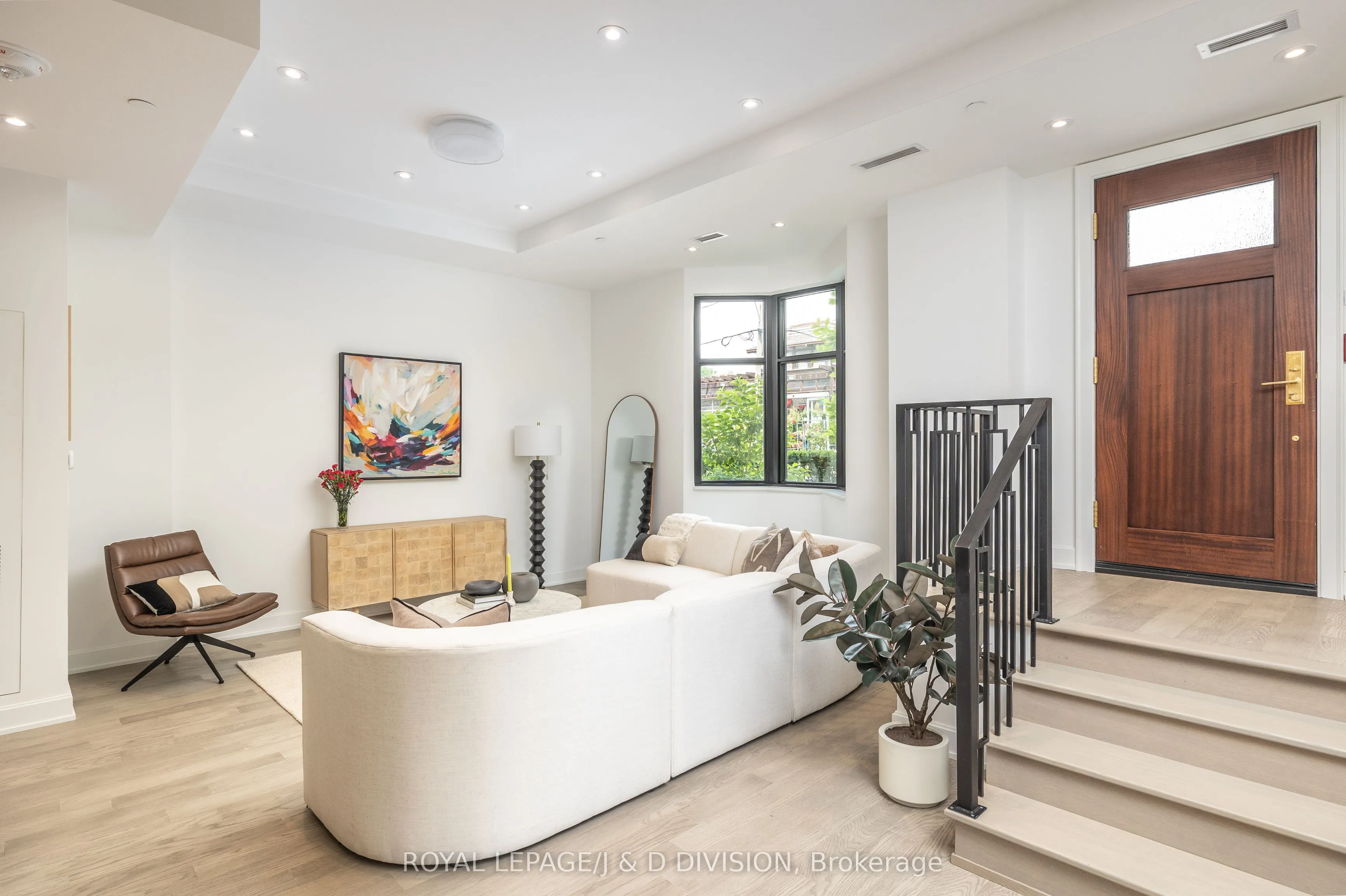 1 Strathgowan Avenue, #TH2
