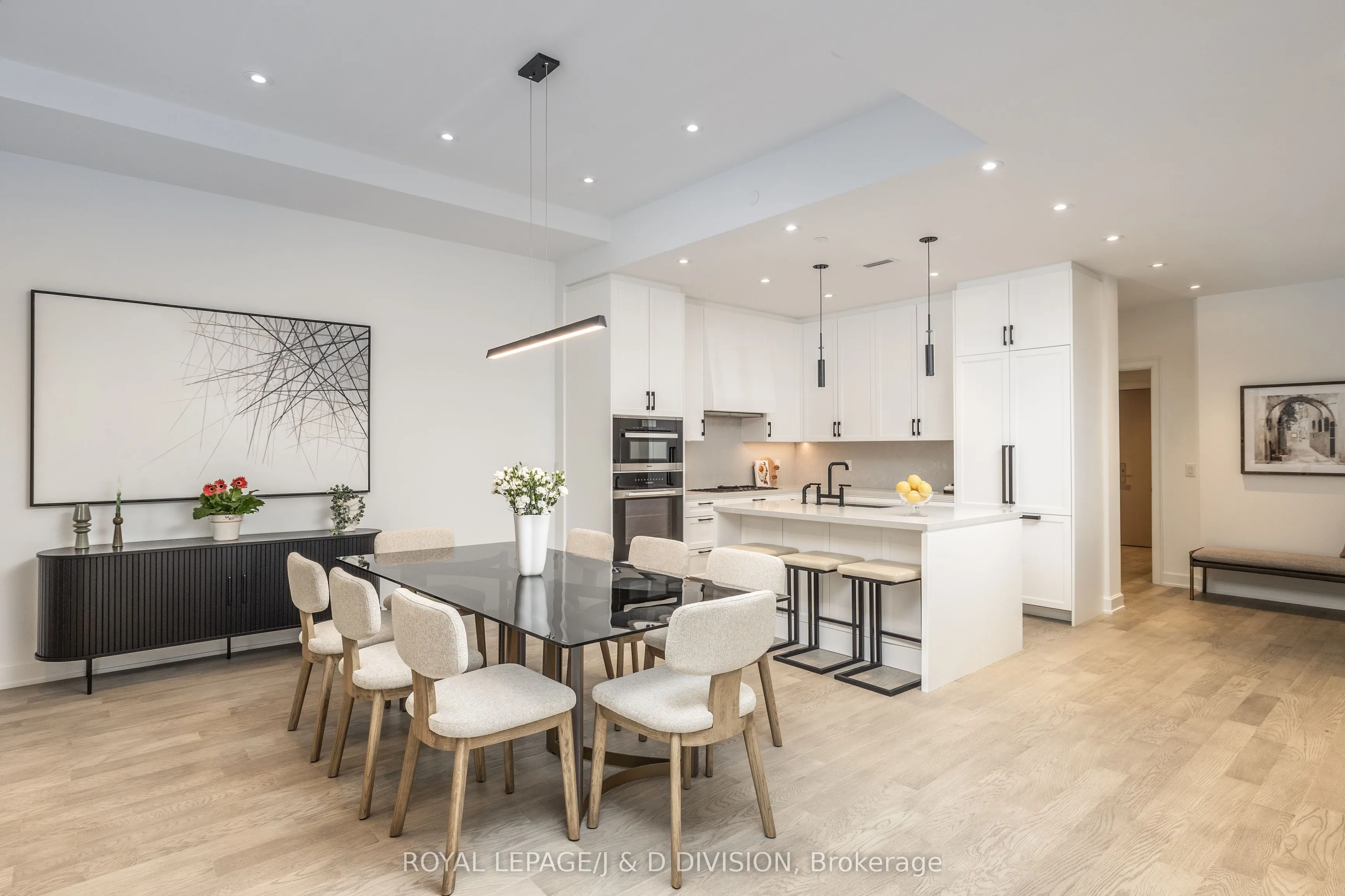 1 Strathgowan Avenue, #TH2