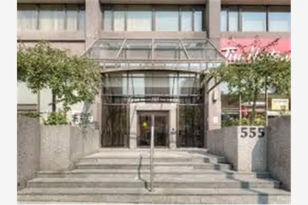 555 Yonge Street