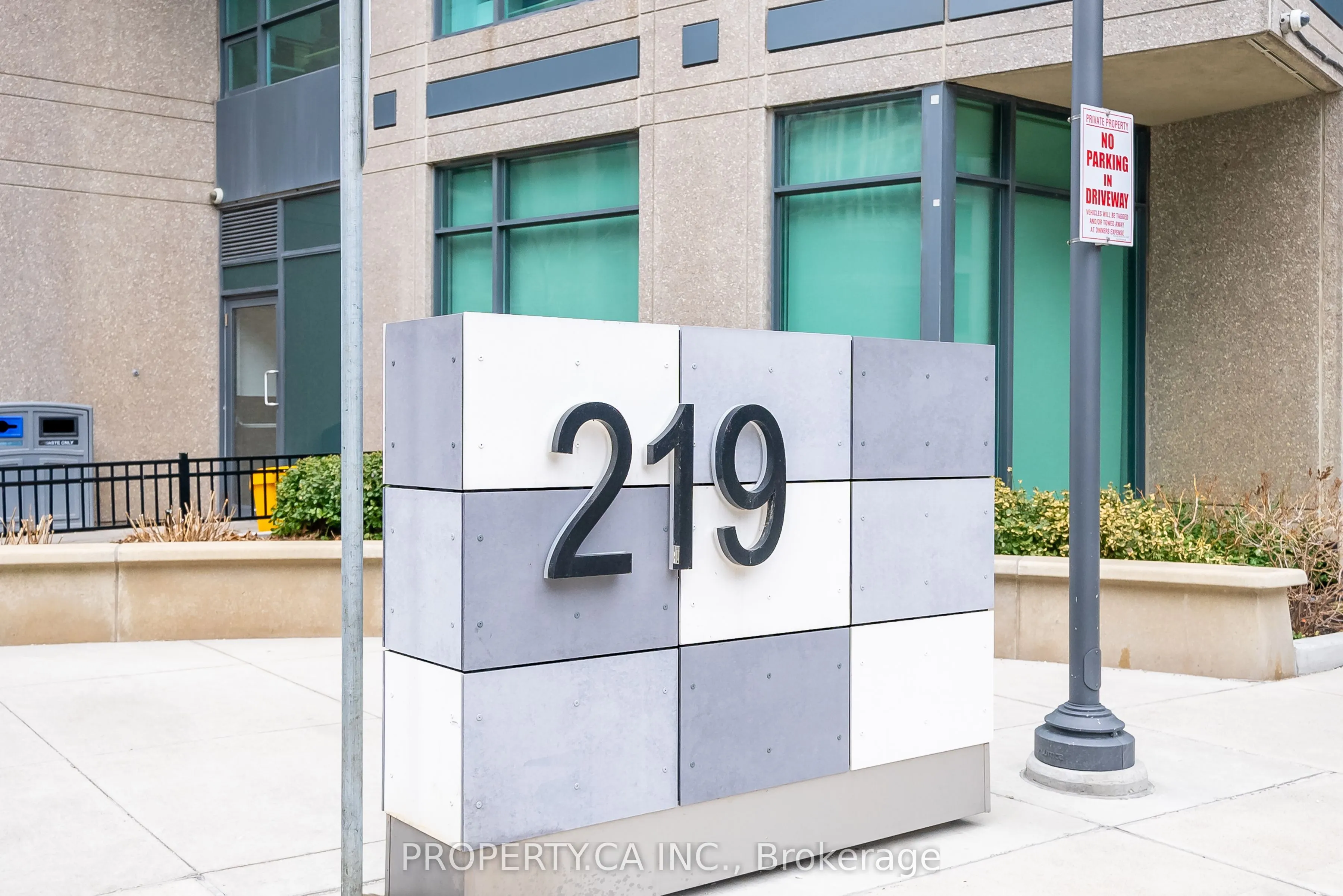 219 Fort York Boulevard, #203