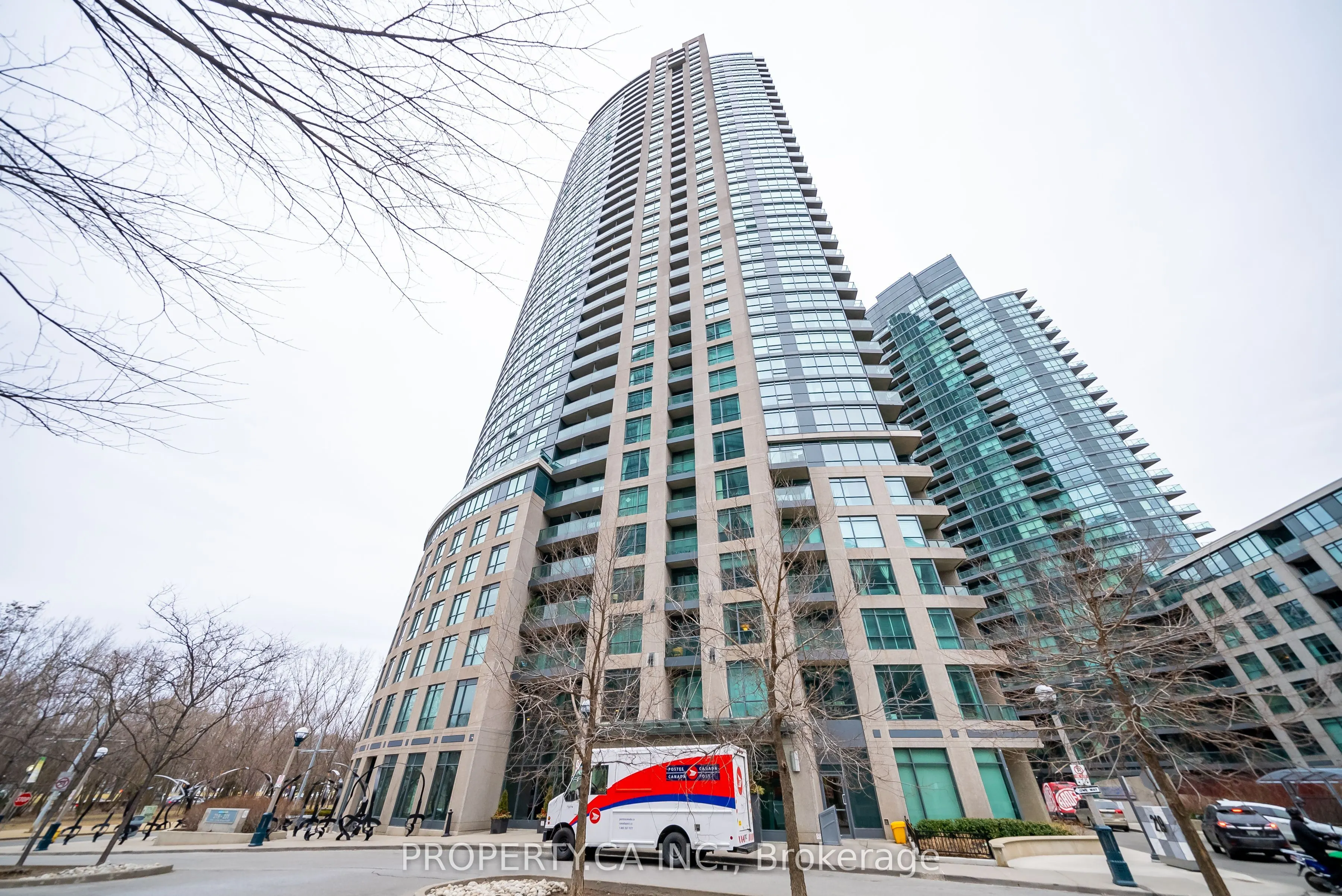 219 Fort York Boulevard, #203