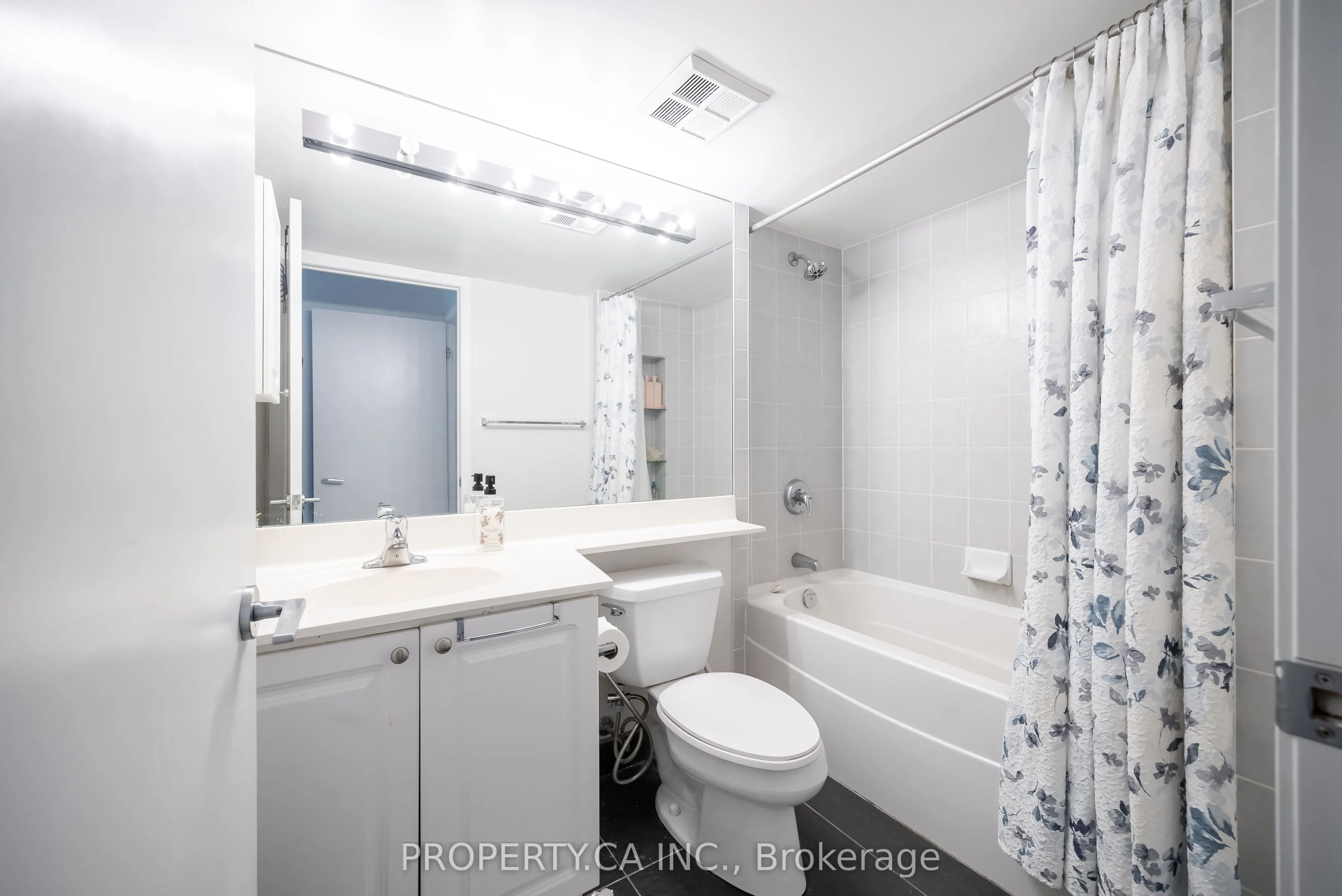 219 Fort York Boulevard, #203