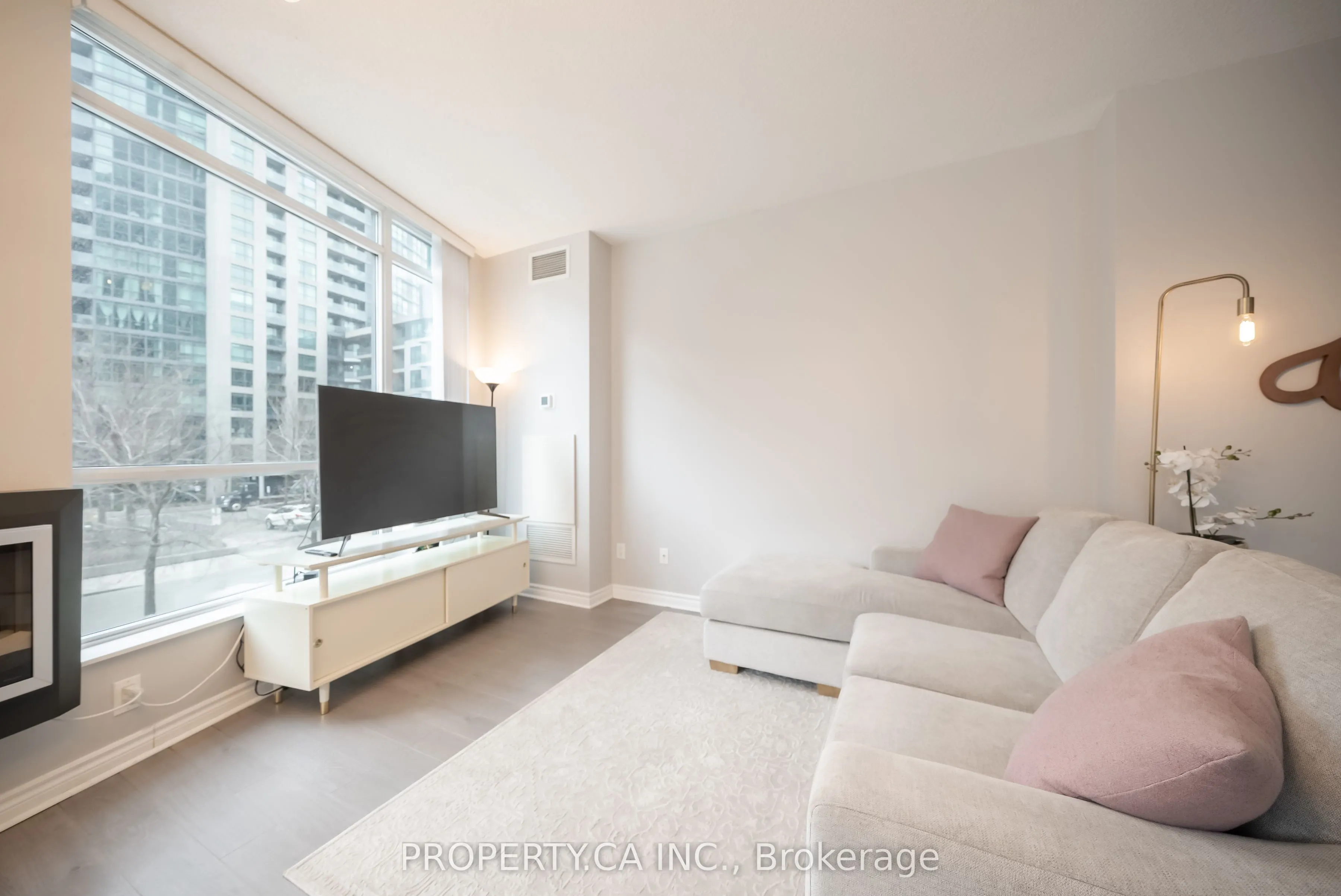 219 Fort York Boulevard, #203