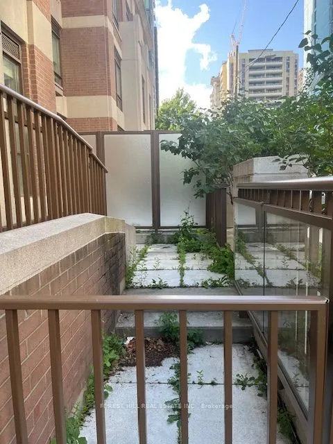 310 Tweedsmuir Avenue, #Th4