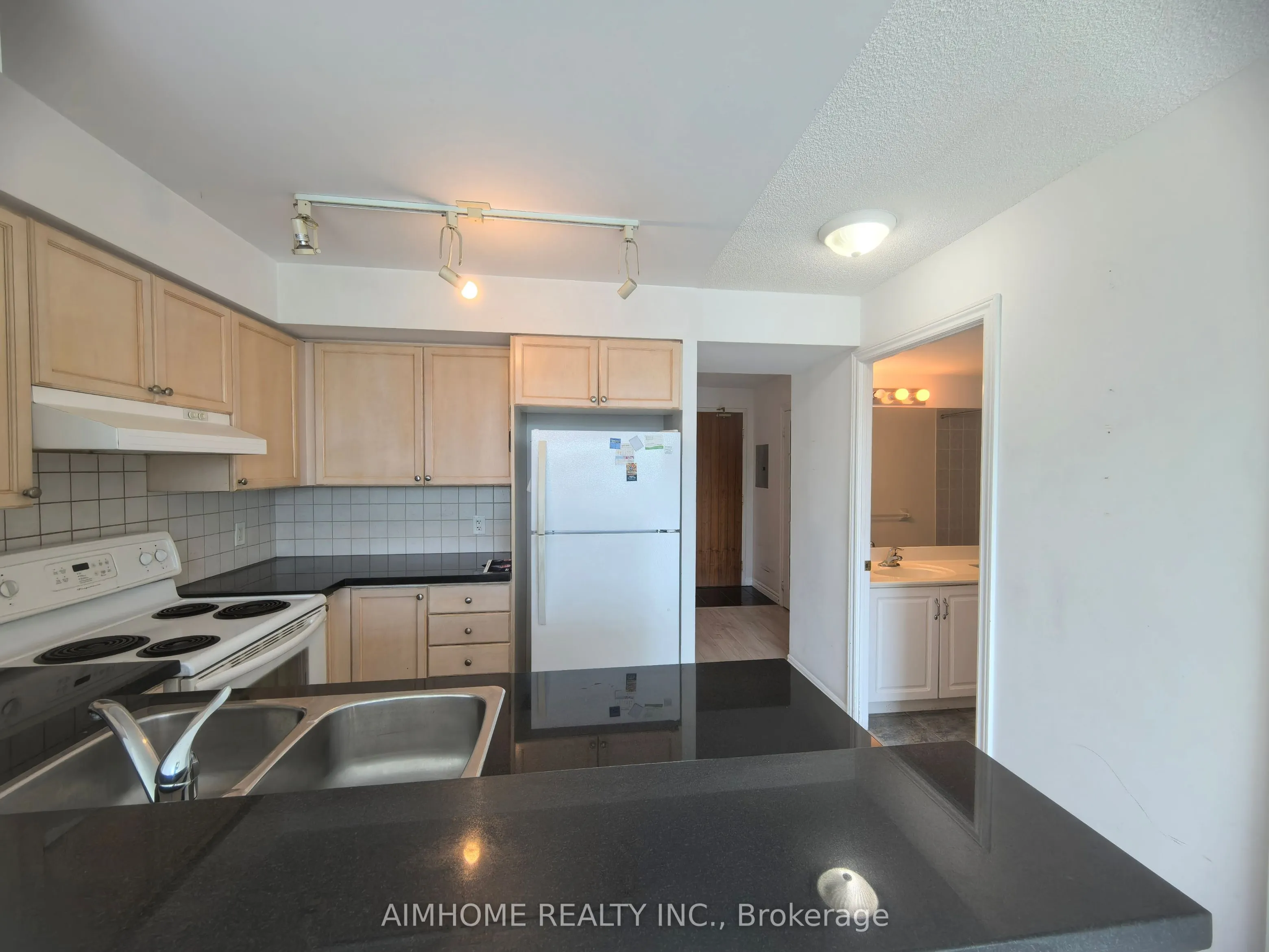 3830 Bathurst Street, #410