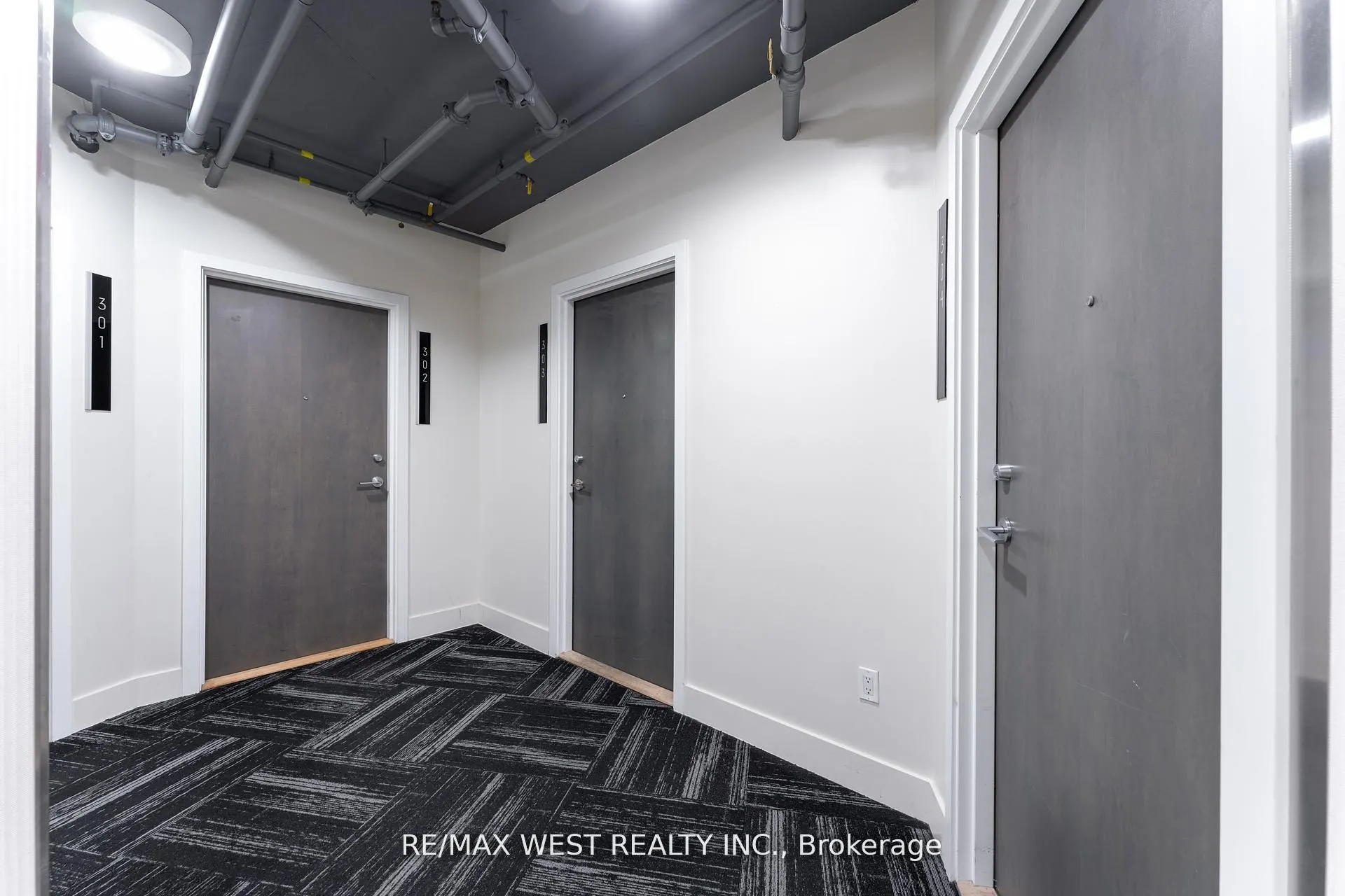 90 Trinity Street, #303