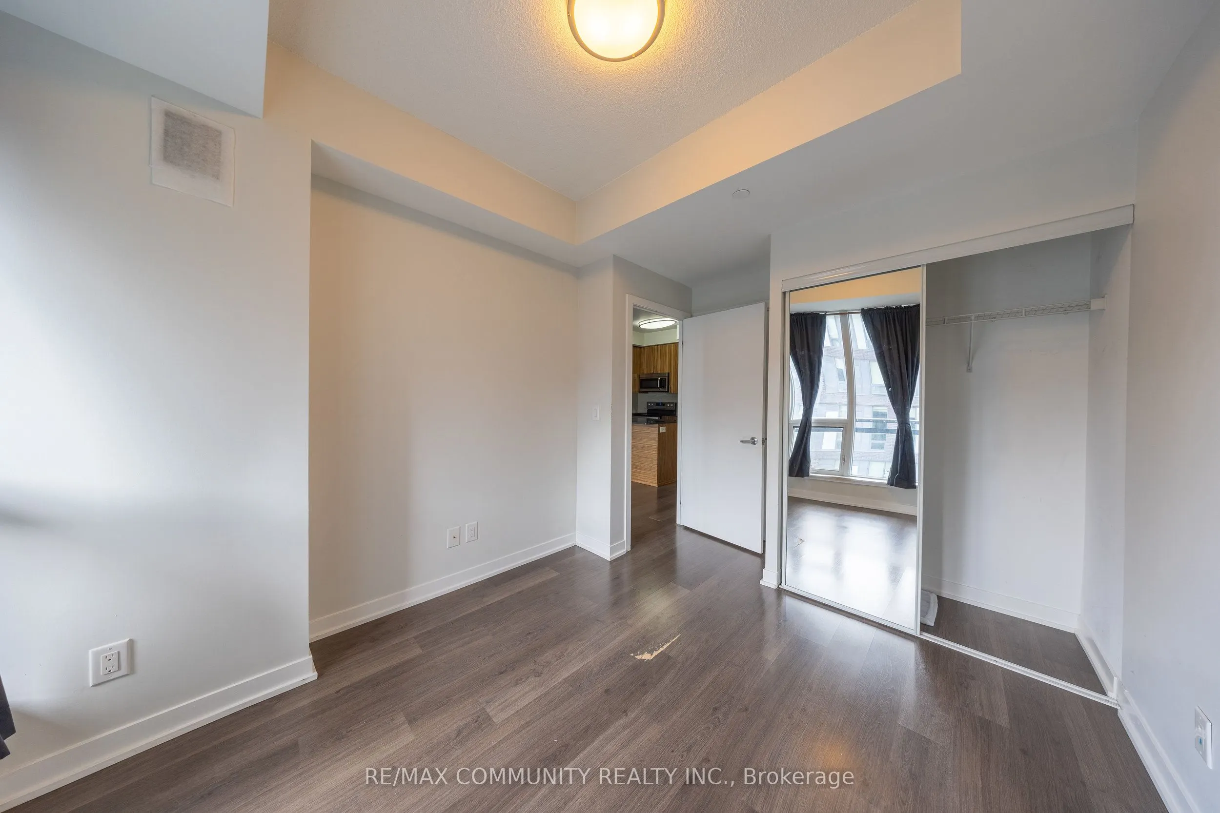225 Sackville Street, #807