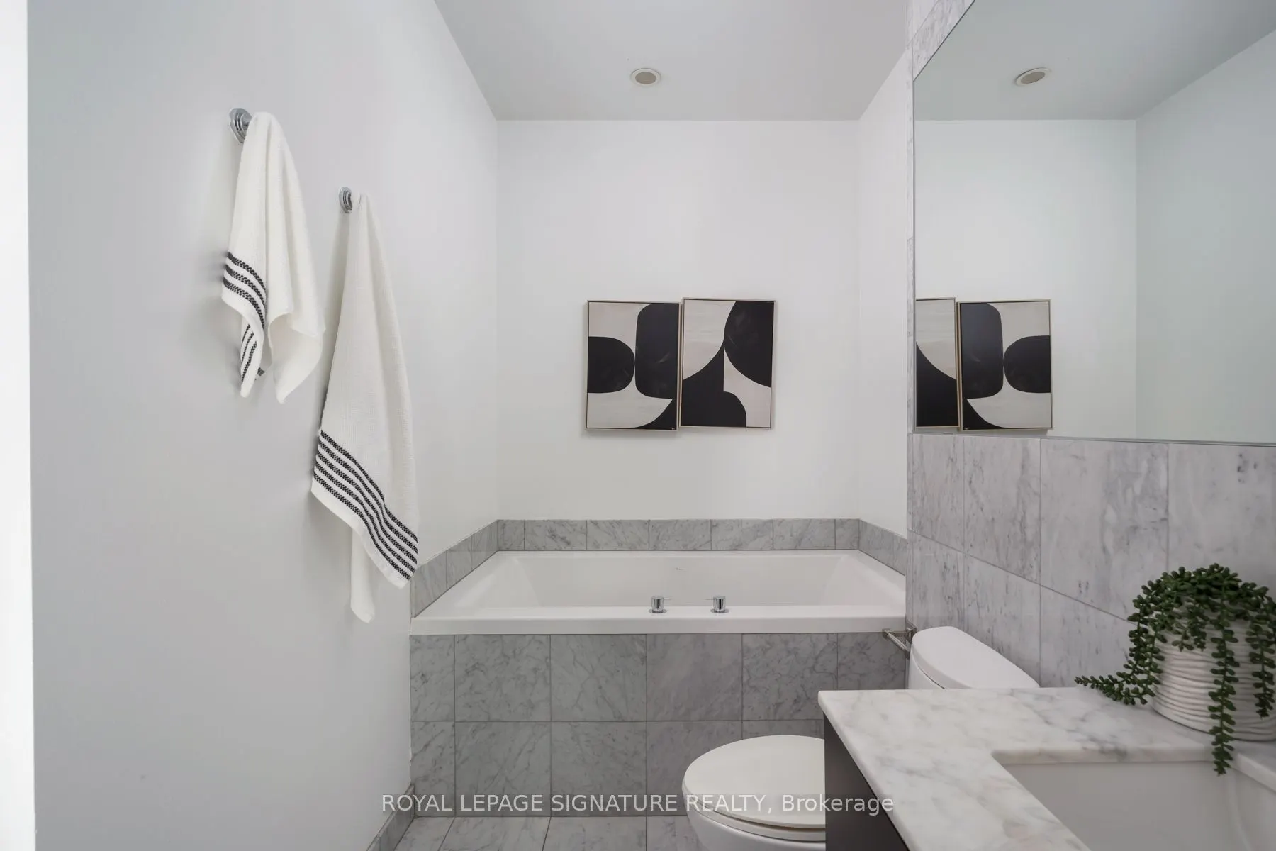 380 Macpherson Avenue, #615