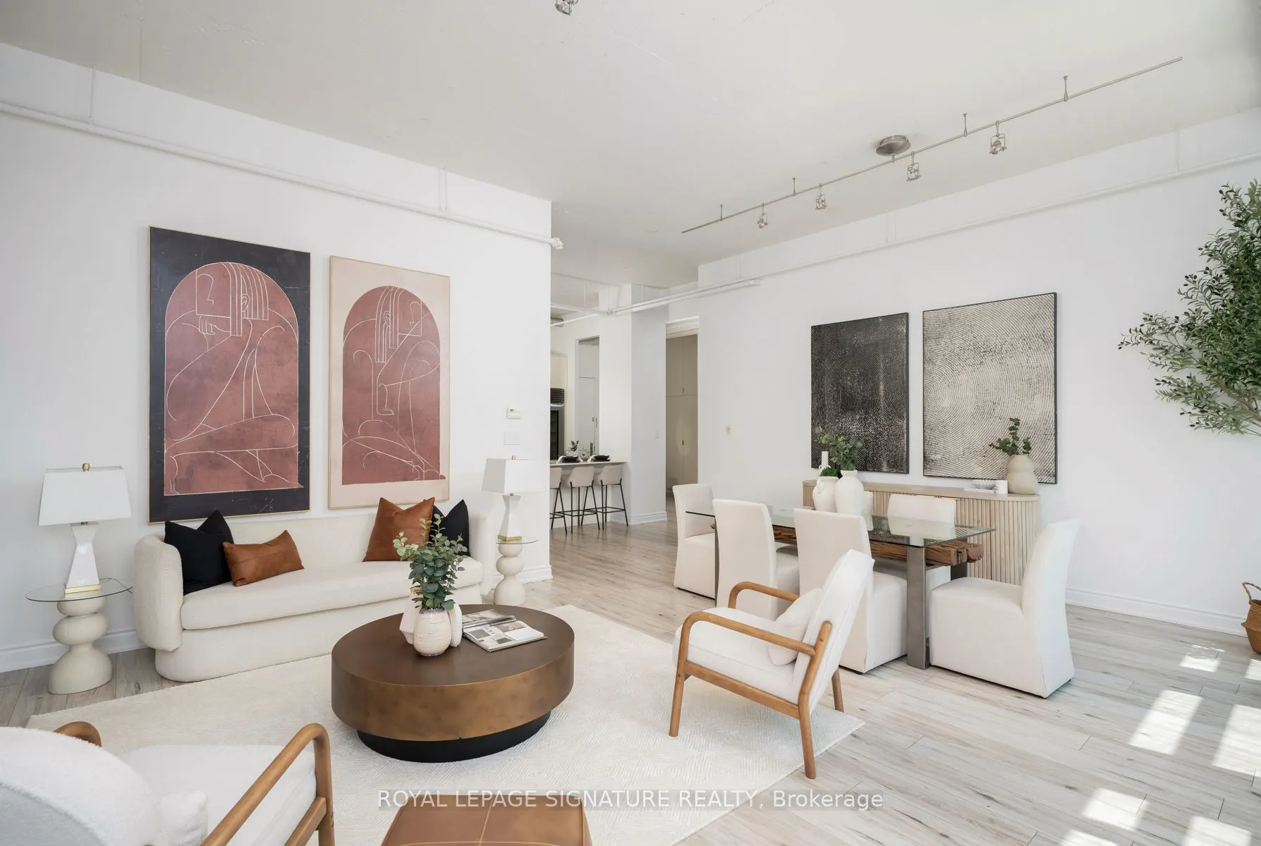 380 Macpherson Avenue, #615