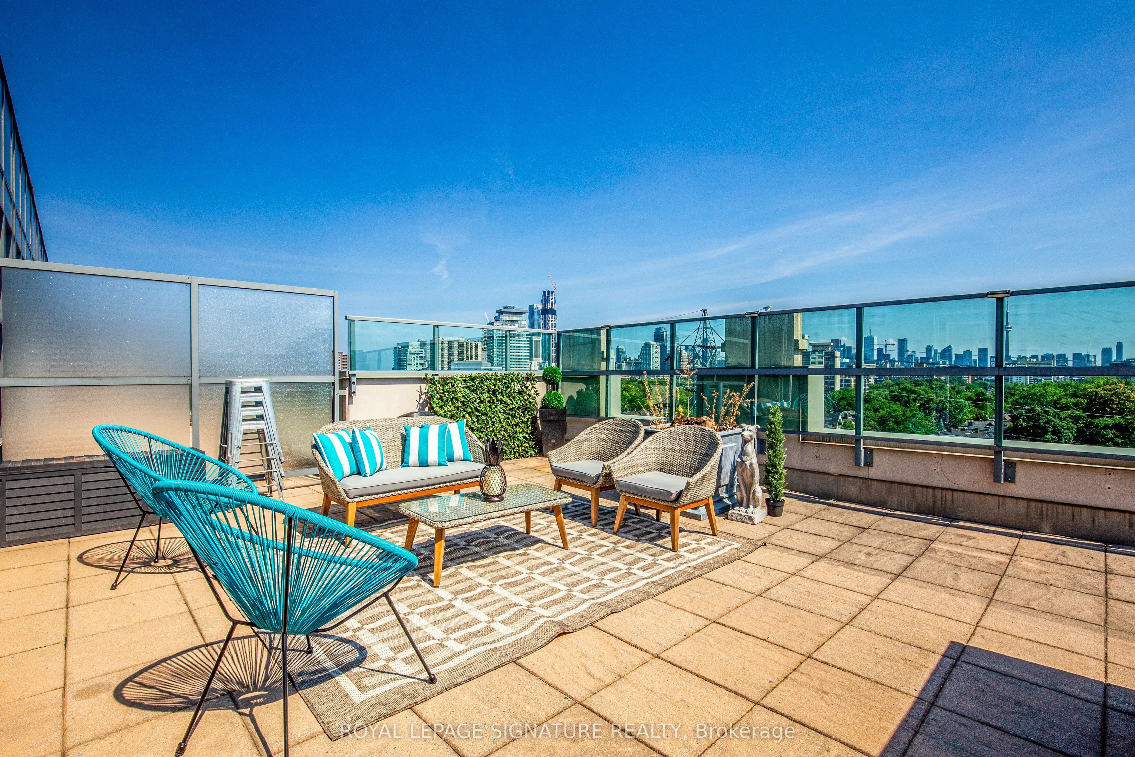 380 Macpherson Avenue, #615