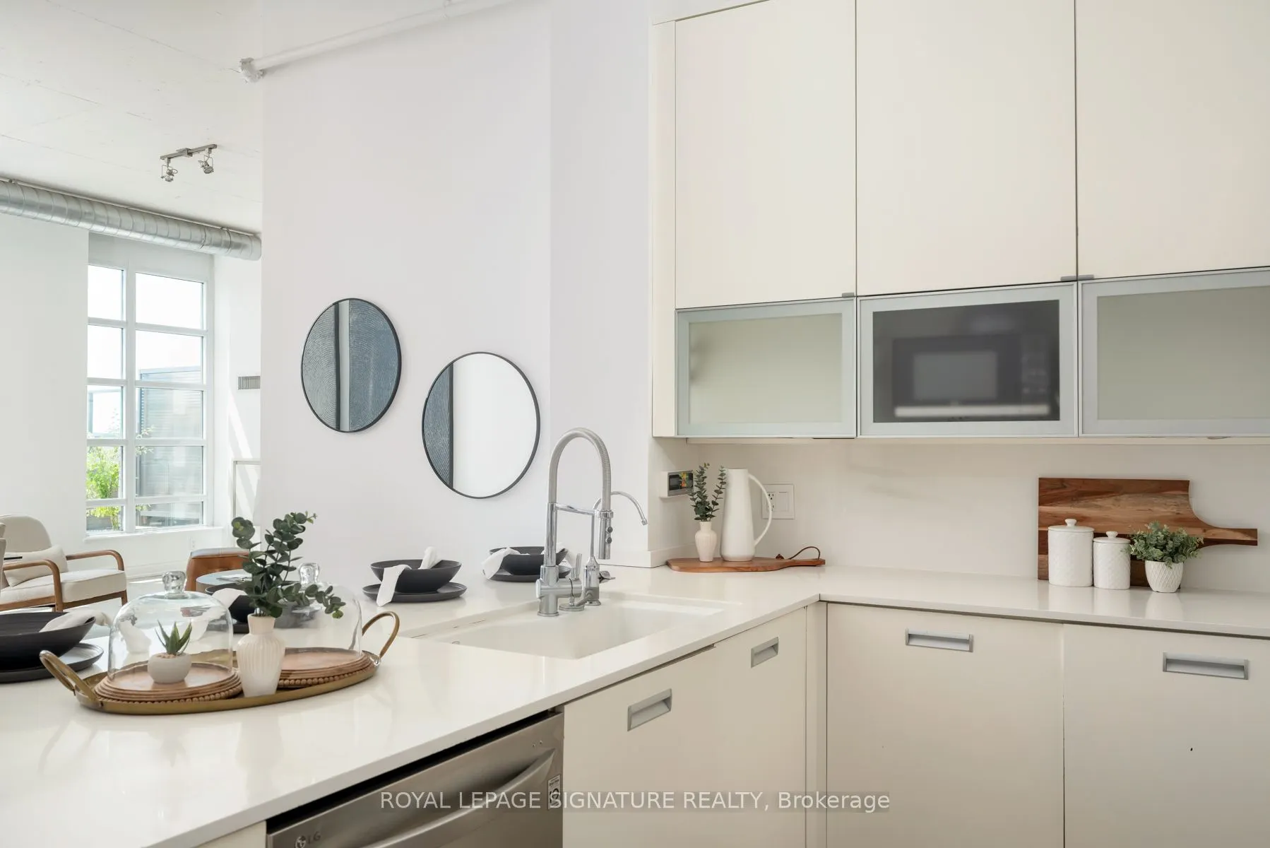 380 Macpherson Avenue, #615
