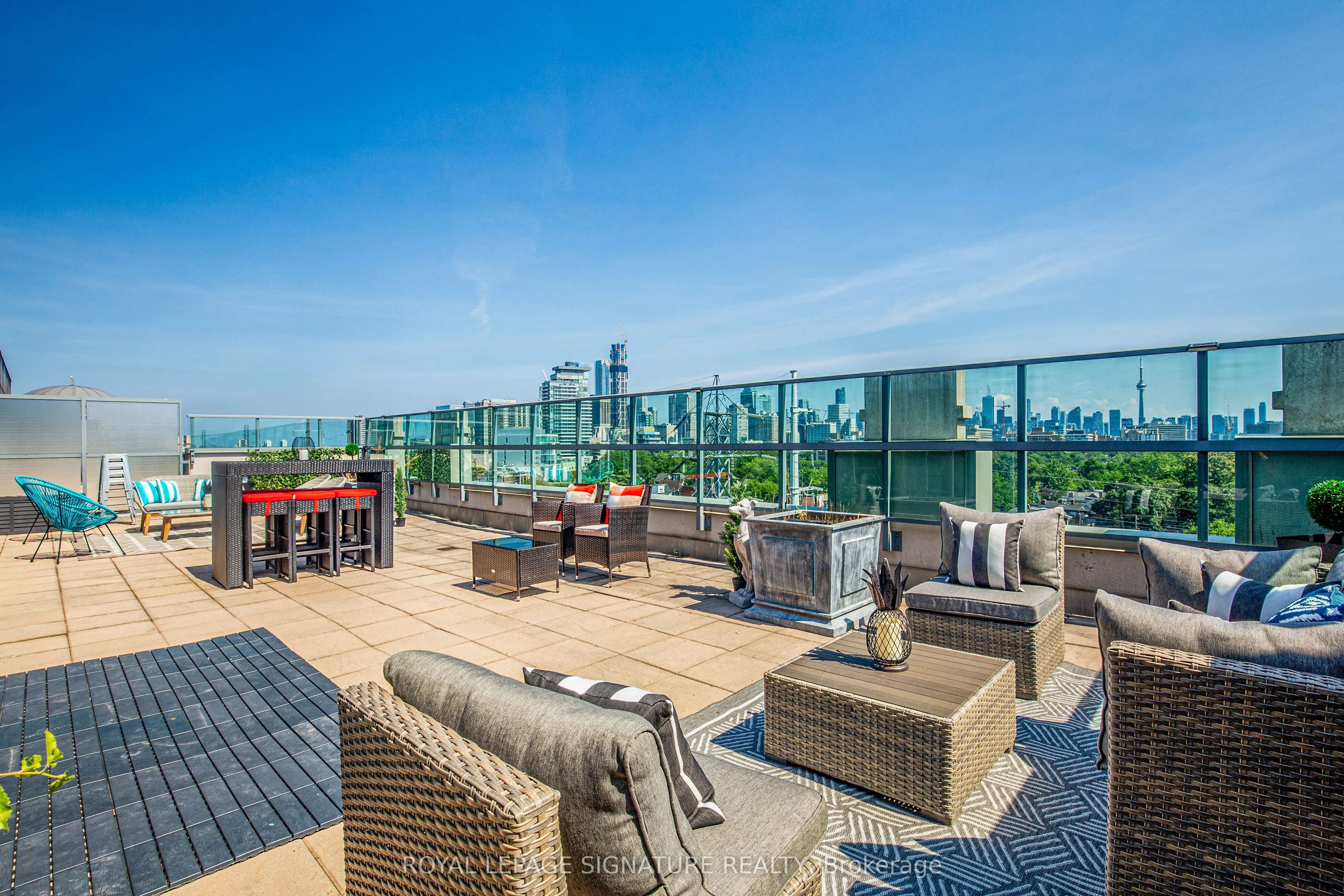 380 Macpherson Avenue, #615