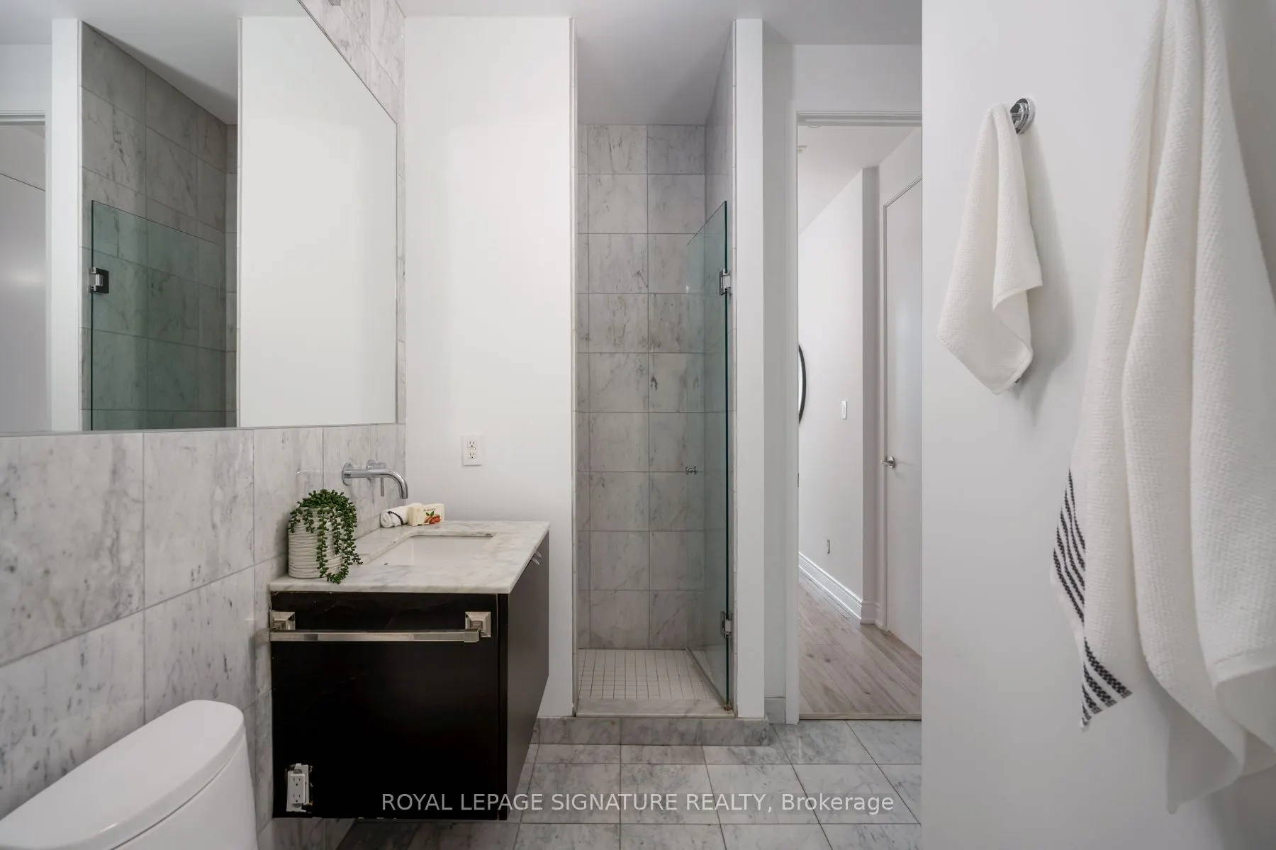 380 Macpherson Avenue, #615