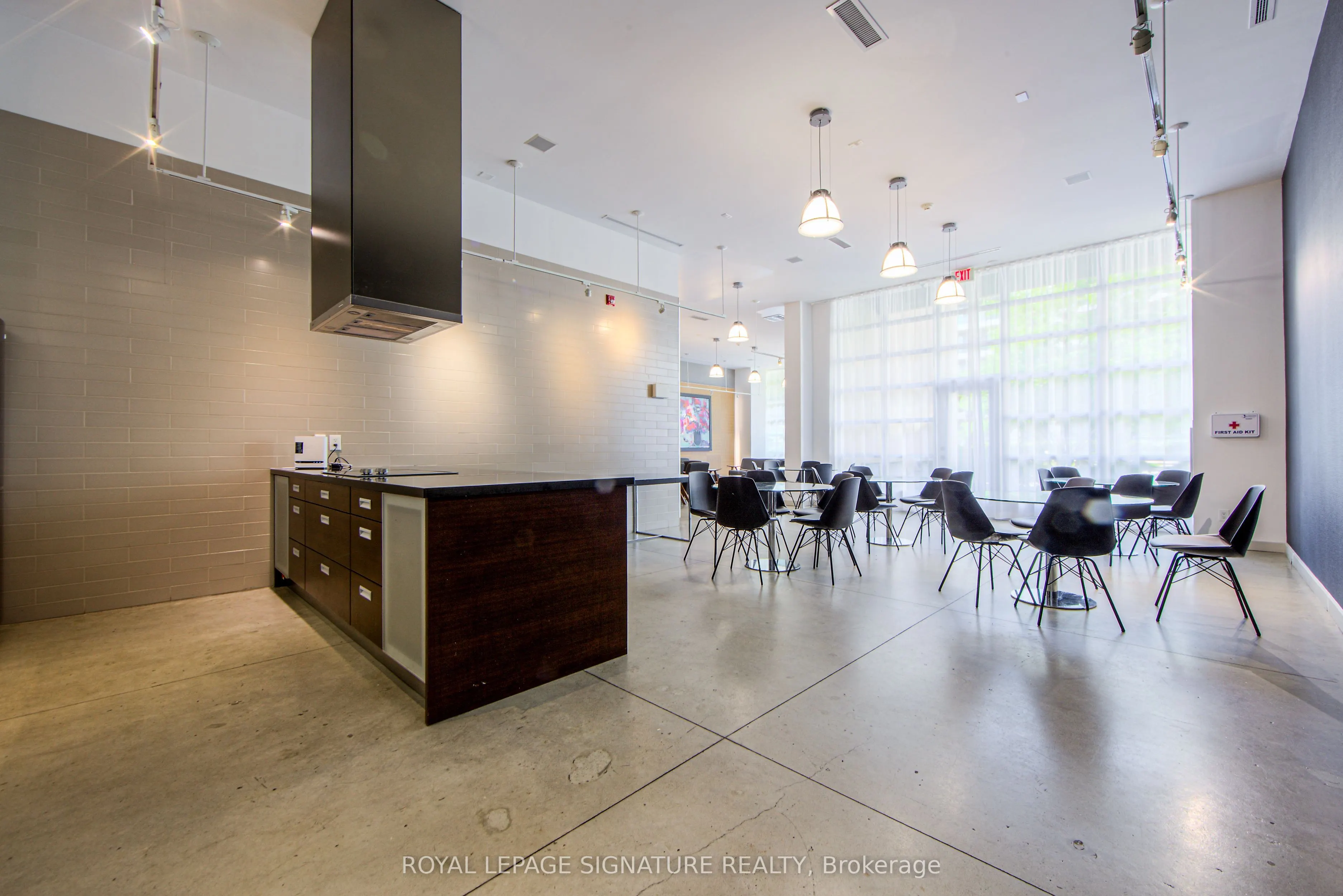 380 Macpherson Avenue, #615