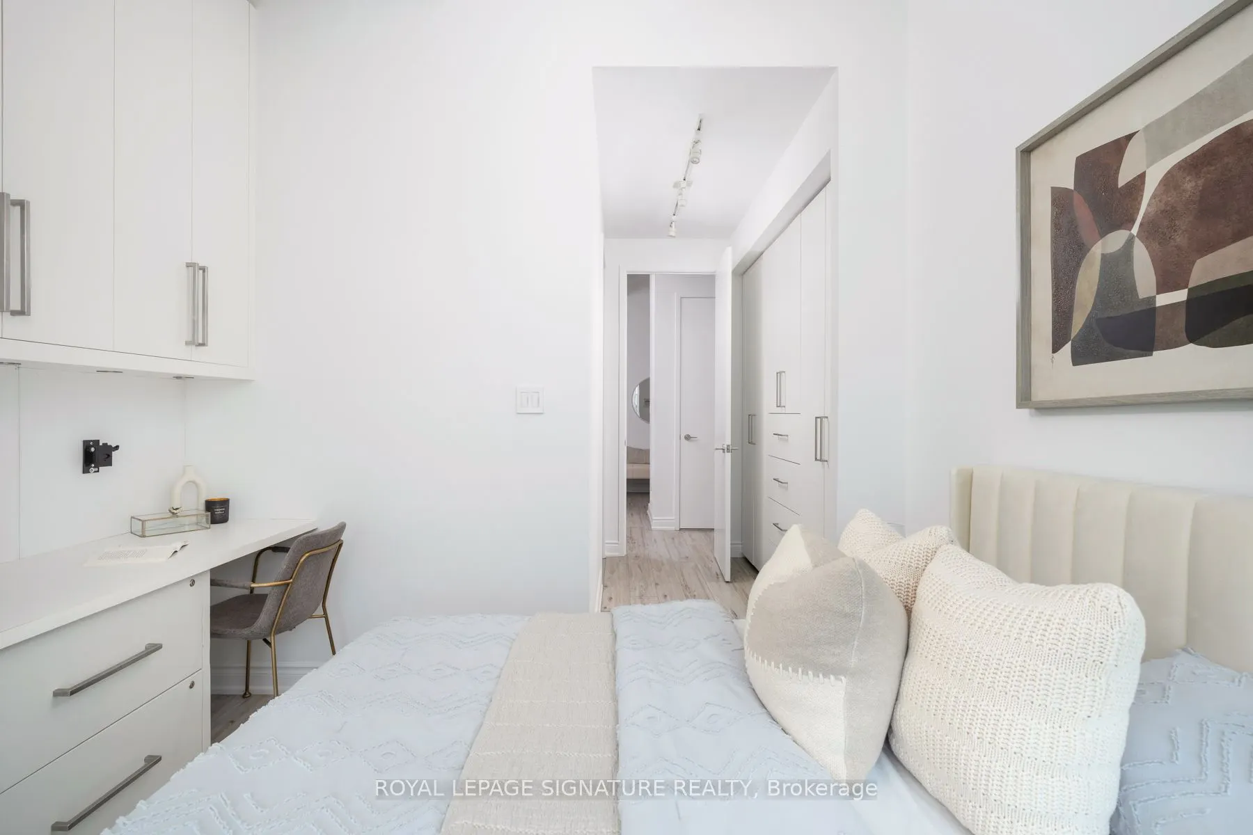 380 Macpherson Avenue, #615