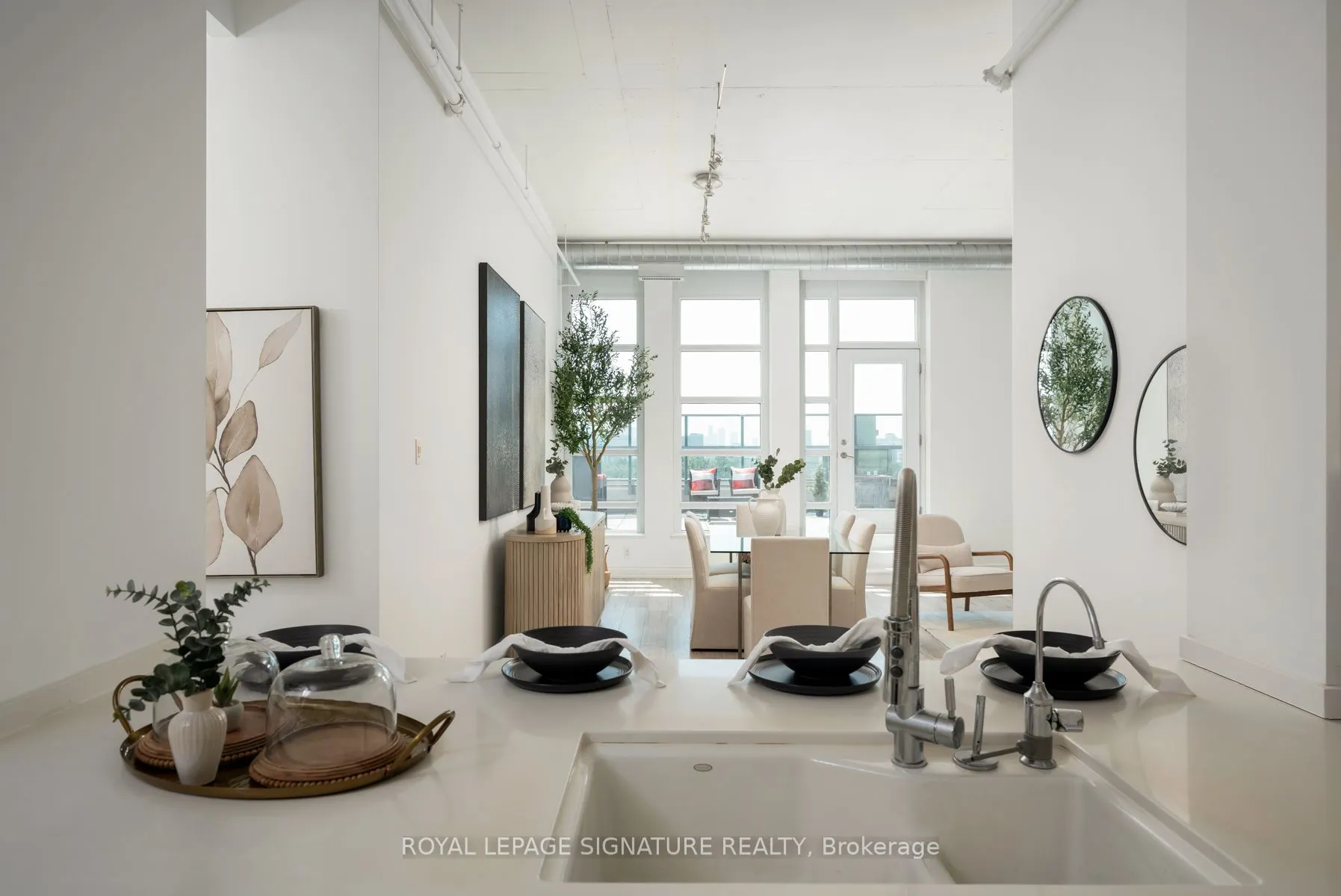 380 Macpherson Avenue, #615