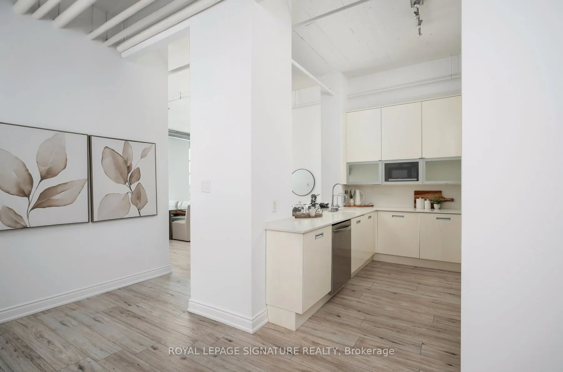 380 Macpherson Avenue, #615